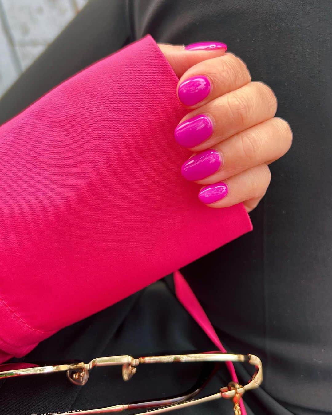 梅谷安里さんのインスタグラム写真 - (梅谷安里Instagram)「💗💗💗 載せ忘れてた先月のピンクネイル💗 @menail1201  ビビットなカラーにはまっている🧸 フットも同じにしたよ💗 さて、4月は何色にしたでしょうか💚🫠 #nail#ピンクネイル#ネイル #pink#pinknails」4月16日 23時30分 - anriworld
