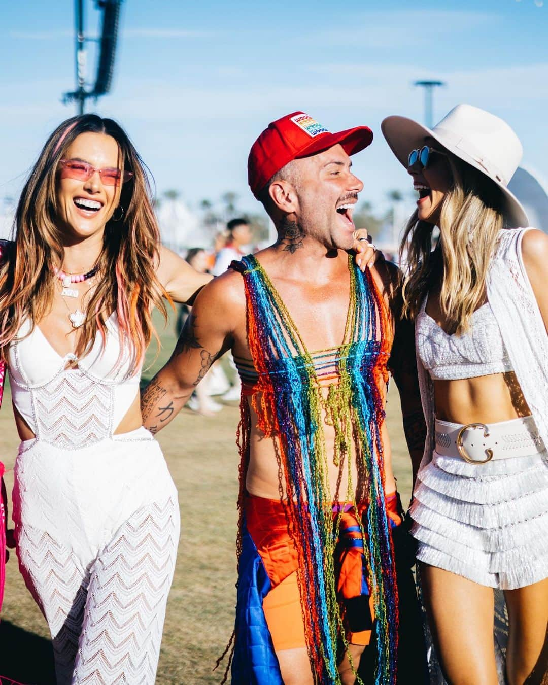 アレッサンドラ・アンブロジオさんのインスタグラム写真 - (アレッサンドラ・アンブロジオInstagram)「Coachella day 1✔️🎡🌴💖🌈☀️」4月17日 6時52分 - alessandraambrosio