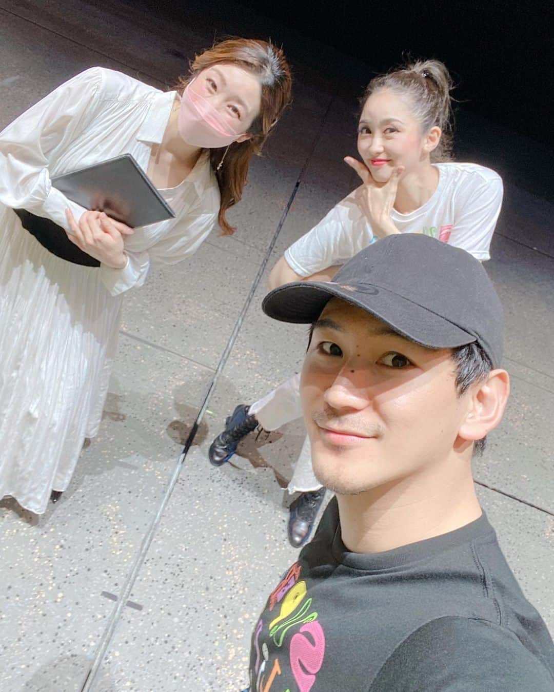 笹本玲奈さんのインスタグラム写真 - (笹本玲奈Instagram)「昨日のディズニーJCBカード会員貸切公演、終演後のトークショーの司会は仲良しまぶだちのビビ　@sayaka_watabiki  だったのです💕 ありがとね❤️ ビビのおかげで楽しい時間になりました☺️ ご観劇ありがとうございました！ 自称Dオタのりゅーちゃんと私で もっとひたすらディズニーの話をしたかったですが😂🏰  本日はマチネ！ チェリーツリーレーンでお待ちしてます🌸☂️  #メリーポピンズ」4月17日 11時41分 - renastagram07