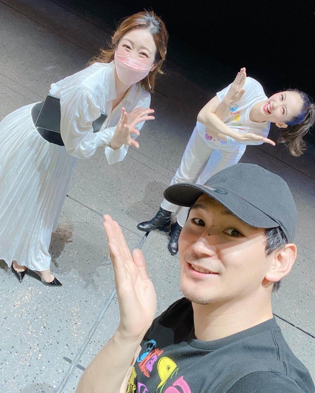 笹本玲奈さんのインスタグラム写真 - (笹本玲奈Instagram)「昨日のディズニーJCBカード会員貸切公演、終演後のトークショーの司会は仲良しまぶだちのビビ　@sayaka_watabiki  だったのです💕 ありがとね❤️ ビビのおかげで楽しい時間になりました☺️ ご観劇ありがとうございました！ 自称Dオタのりゅーちゃんと私で もっとひたすらディズニーの話をしたかったですが😂🏰  本日はマチネ！ チェリーツリーレーンでお待ちしてます🌸☂️  #メリーポピンズ」4月17日 11時41分 - renastagram07
