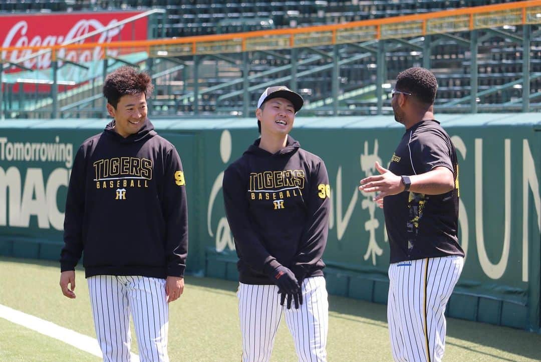 阪神タイガースさんのインスタグラム写真 - (阪神タイガースInstagram)「4月17日巨人戦、本日の試合前練習の様子です！ #糸井嘉男 選手 #岩貞祐太 選手 #渡邉雄大 選手 #浜地真澄 選手 #植田海 選手 #豊田寛 選手 #ラウルアルカンタラ 選手 #湯浅京己 選手 #木浪聖也 選手 #佐藤輝明 選手 #小川一平 選手 #阪神タイガース  #イチにカケル！」4月17日 13時23分 - hanshintigers_official