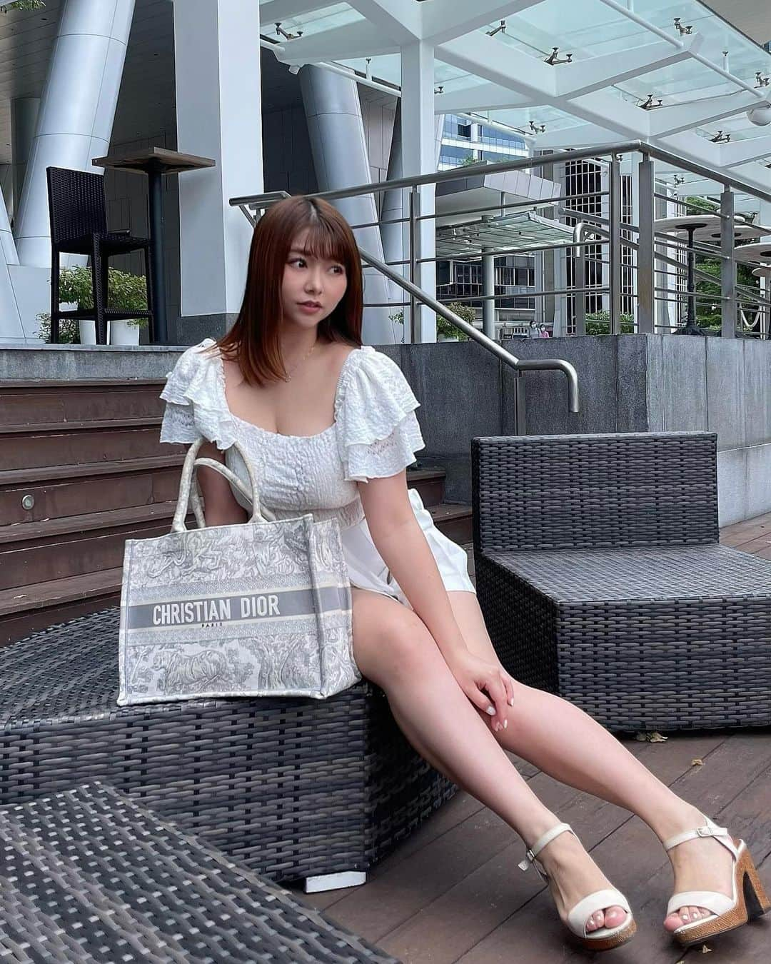 橘まりやさんのインスタグラム写真 - (橘まりやInstagram)「White outfit🤍🤍🤍  #ootd #outfit #dior #singaporelife #singapore #singaporegirl #singaporeinsta #シンガポール在住 #シンガポールライフ #シンガポールおすすめ #シンガポール情報 #シンガポール美女 #シンガポール #橘まりや #グラビア #pinupgirl #pinupmodel #bikinimodel  #lingerie #lingeriemodel #lingeriesexy #sexy #japanesegirl #idol #그라비아  #아이돌 #followme #偶像 #寫真偶像」4月17日 15時48分 - mariya_tachibana_official