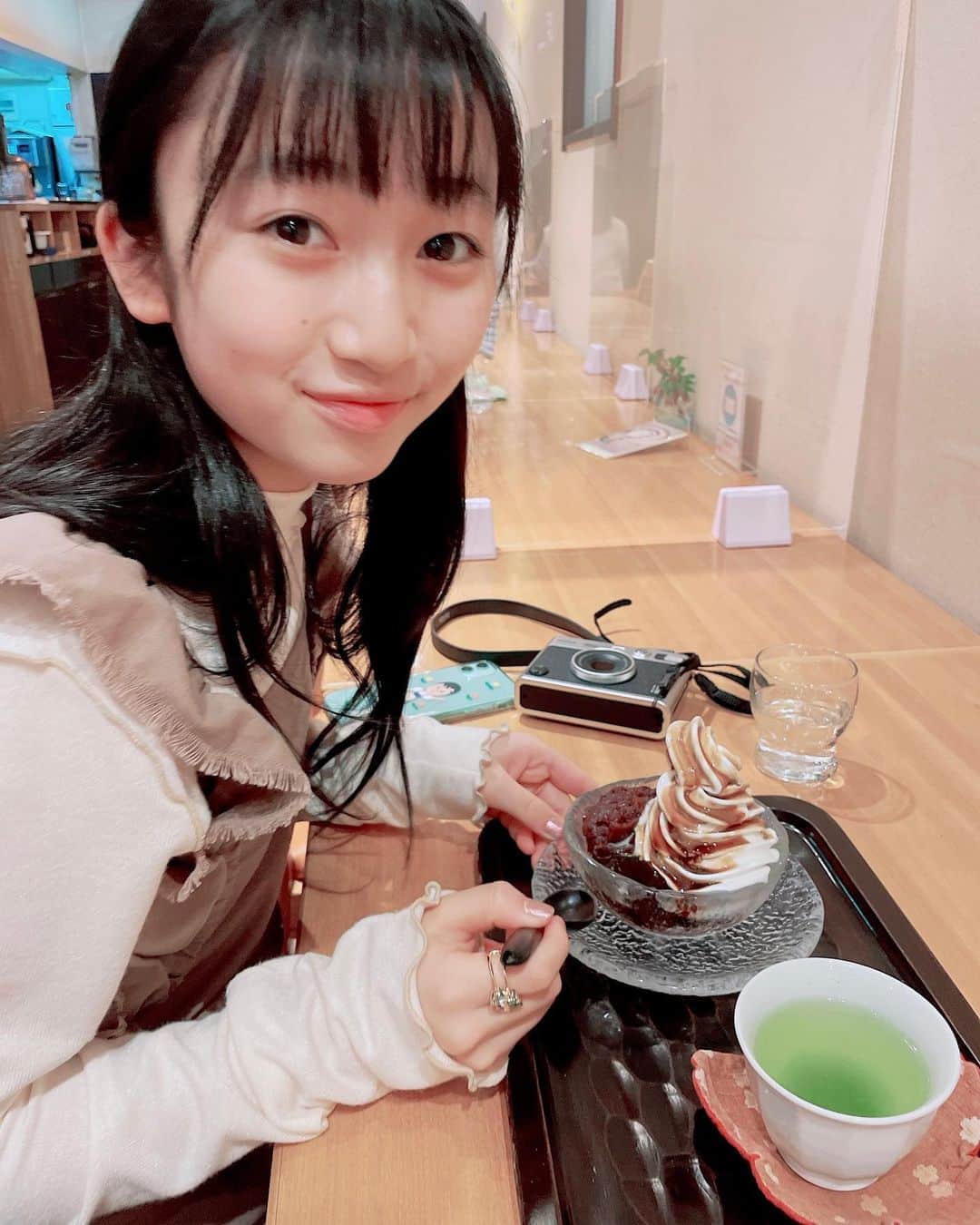 横溝菜帆さんのインスタグラム写真 - (横溝菜帆Instagram)「🌷  あっという間に過ぎた春休みの写真を何枚か☺️ 熱海と伊豆シャボテン公園です。  熱海では、コーヒー専門店で コーヒーぜんざいを食べて、 あまりの美味しさにびっくり☕️  シャボテン公園では、 初めてカピバラに餌をあげました 🦫 どんどん集まってきてすごく可愛いかったです✨  また行きたいな~🥰  #熱海 #伊豆シャボテン公園 #カピバラ #横溝菜帆」4月17日 18時02分 - y_naho_te