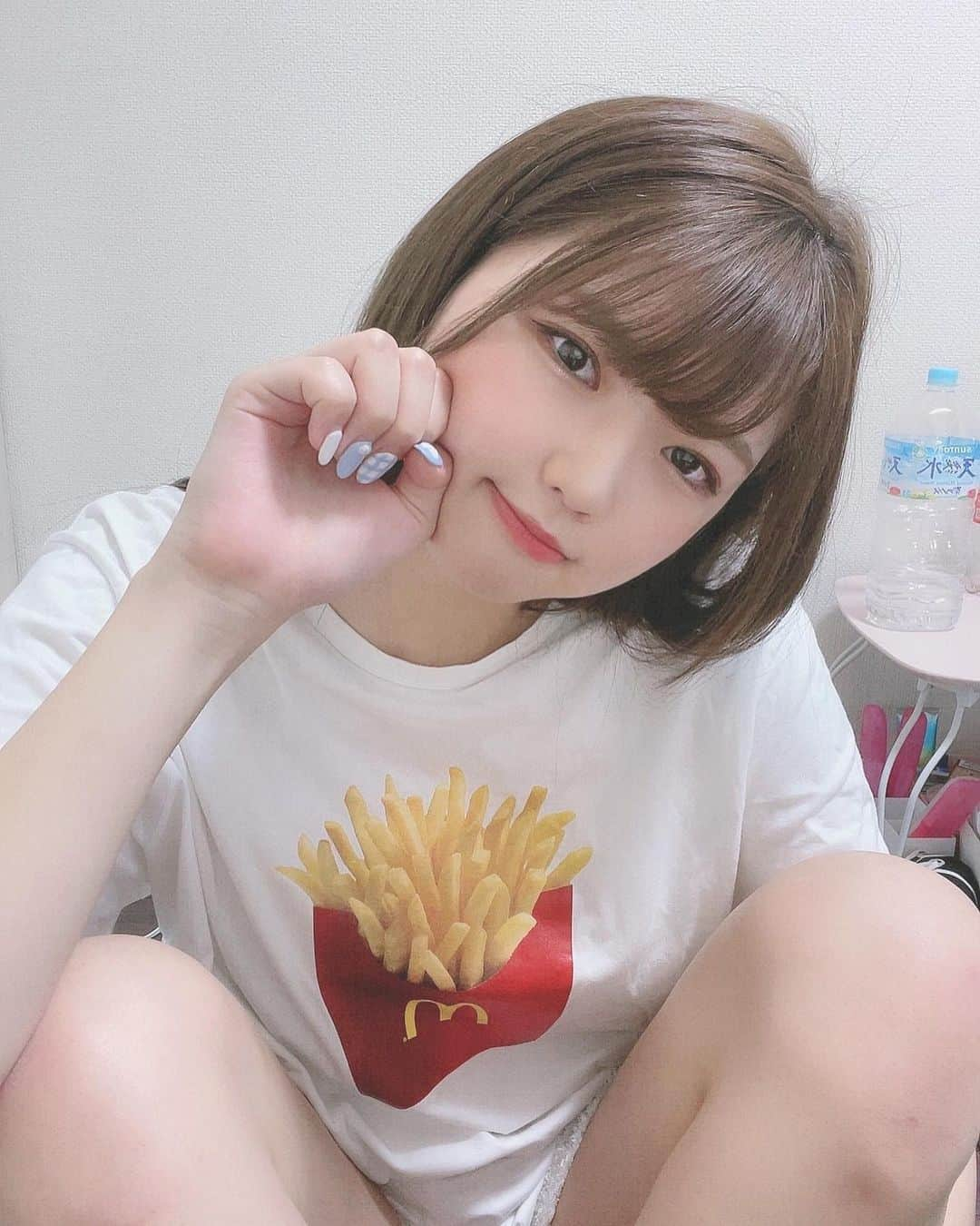 月愛きららさんのインスタグラム写真 - (月愛きららInstagram)「2枚ｱﾙﾖ🐣  ポテト主張が激しくてきらが薄くなってる笑  #みんなの #希望の星 #になる  #03 #ポテト」4月17日 19時27分 - kiraten___