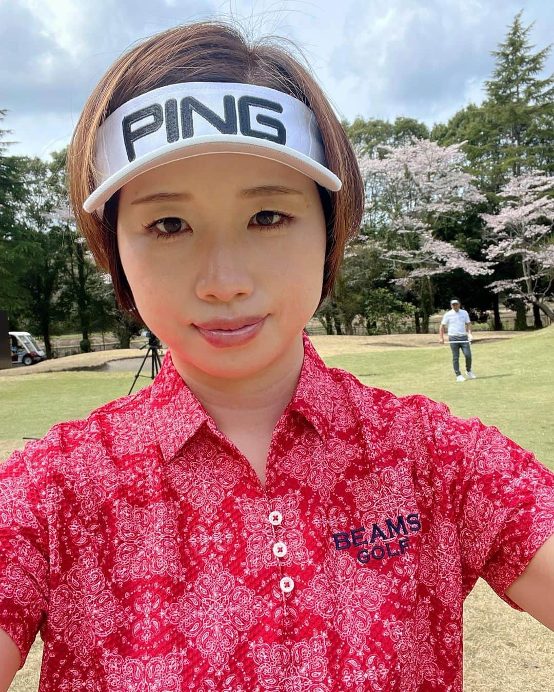 勝又優美さんのインスタグラム写真 - (勝又優美Instagram)「皆さまこんばんは！😃 明日は月曜日！夕刊フジの日です！ 毎週月曜日は夕刊フジでゴルフレッスンをご覧ください😆 よろしくお願いします☺️  こちらのポロシャツはBEAMS GOLFの新作です☺️メンズもあります！ 吸水・速乾性、UVカット機能付き、サラサラで涼しい肌触りなので真夏も活躍しますよ☺️↓  https://www.beams.co.jp/item/beamsgolf/shirt/85020153437/?color=35  夕刊フジは電子版もおすすめ！ フルカラーでバックナンバーも読めます😆  夕刊フジ電子版はこちら↓ https://denshi.sankei.co.jp/application/fuji.html  プレメンレッスン↓ https://www.golfnetwork.co.jp/lesson/program/premen_lesson3_yumi_katsumata  LPGAオフィシャルYouTubeチャンネル↓ https://youtu.be/t2HVNHLcfIw  #夕刊フジ #pinggolf #beamsgolf  #フジクラシャフト #勝又優美 #ゴルフ #ゴルフ女子 #golf #ゴルフコーデ #ゴルフウェア #ゴルフ女子コーデ #ゴルフレッスン #golfstagram」4月17日 22時29分 - yumi.katsumata