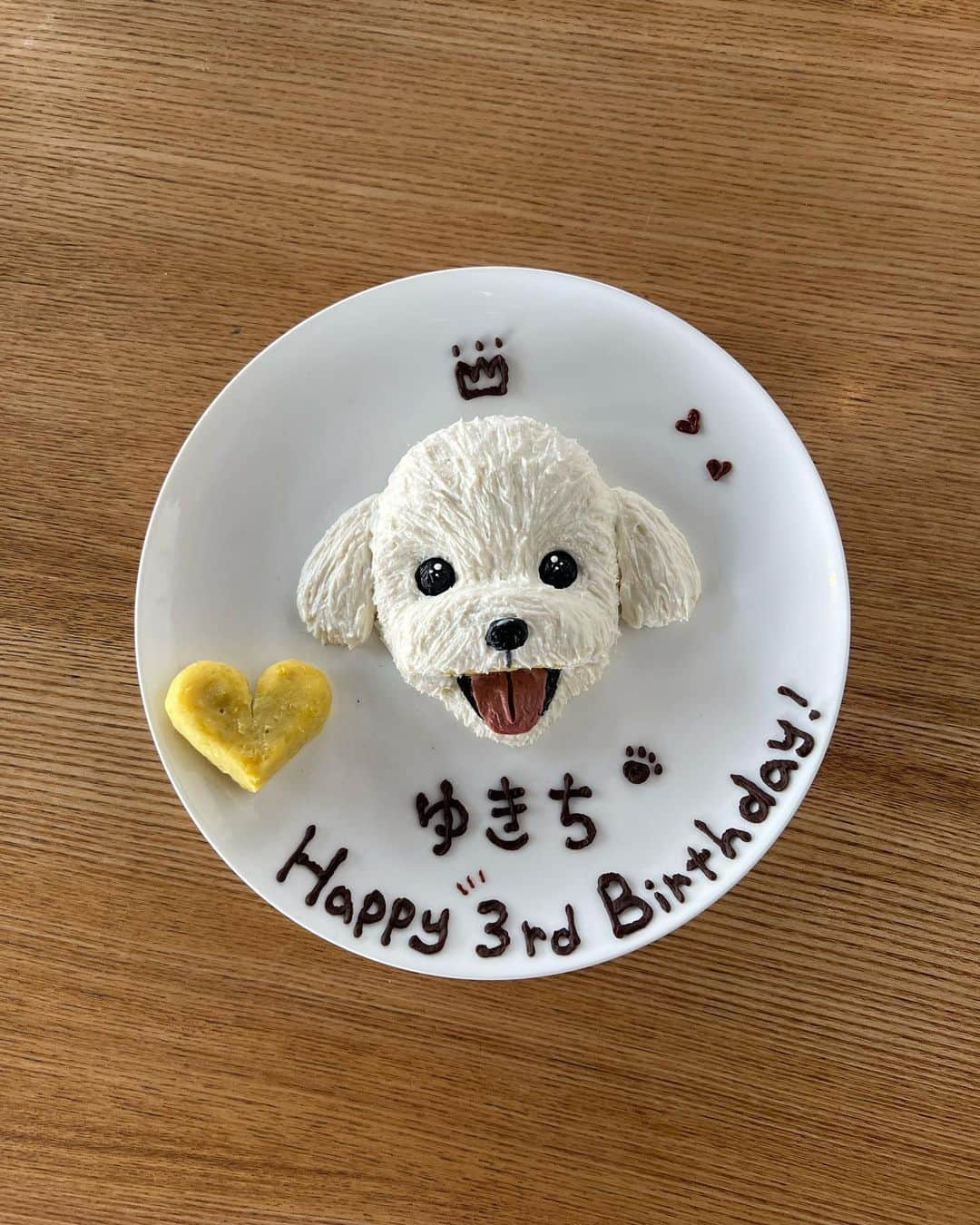 山田菜々さんのインスタグラム写真 - (山田菜々Instagram)「ゆきちお誕生日ケーキ🎂♡  そっくりすぎてかわいすぎる🥲💕 ありがとうございました〜✨  みんなからどこのカフェですか？とたくさん来ていたのでタグ付けしておきますねっ☕️♡  もちろん、わんちゃんが全て食べられるもので作られています🤤  #犬ケーキ #happybirthday #aneacafe #aneacafe白金 #白金カフェ #白金ランチ」4月17日 22時41分 - tannana.yamada