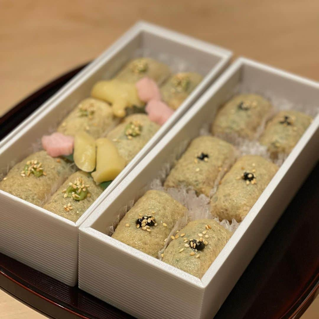 木本泉さんのインスタグラム写真 - (木本泉Instagram)「- 次の日の朝ごはんに！ 茶屋さか壱のおいなりさん😋  翌朝、また食べて余韻に浸る😛  #茶屋さか壱#さか井#六本木寿司 #いなり寿司」4月17日 23時58分 - izumikimoto