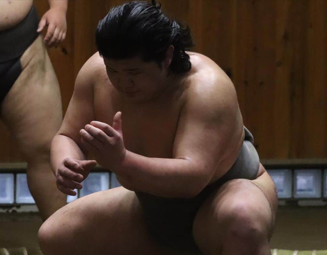 日本相撲協会さんのインスタグラム写真 - (日本相撲協会Instagram)「立浪部屋の稽古の様子です。  小結　#豊昇龍、幕内　#明生　#天空海　が所属しています。  五月場所初日は5月8日です ご声援よろしくお願いします！  #sumo #相撲 #力士 #大相撲　#お相撲さん #おすもうさん #sumo #japanphoto #sumowrestlers #japanculture #五月場所　#立浪部屋　#朝稽古　#上戸　#羅王　#木竜皇　#多良浪　#春雷　#筑波山　#白猿　#豈亜　#瑞光　#仲宗根　#北大地　#浪満　#北洋山　#幸奄美 #刻竜浪」4月18日 10時05分 - sumokyokai