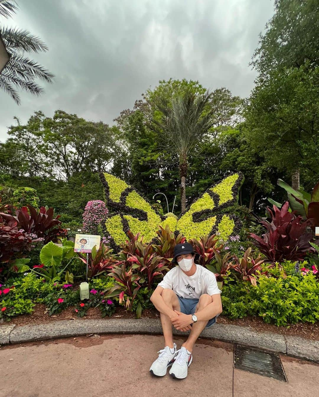 ネイサン・チェンさんのインスタグラム写真 - (ネイサン・チェンInstagram)「No better way to do @waltdisneyworld than to get POURED on at the end🥳 thank you for the wonderful mems @disneyparks. Couldn’t have asked for a crazier first Disney experience!!! #WaltDisneyWorld」4月18日 10時22分 - nathanwchen