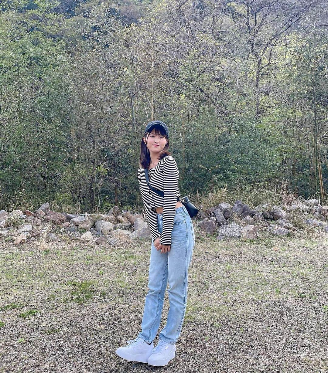 坂東遥さんのインスタグラム写真 - (坂東遥Instagram)「🏕🧢🎣  いちご狩りと 釣りした日の洋服🍓🐟  最近は白いスニーカーが お気に入り👟」4月18日 12時12分 - b.haruka1103