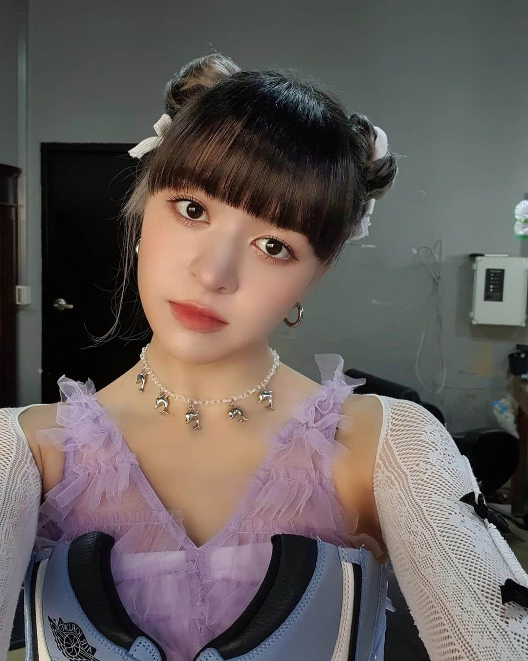 NMIXXさんのインスタグラム写真 - (NMIXXInstagram)「Behind the scenes at the O.O MV 😇. #NMIXX #엔믹스 #릴리 #LILY」4月18日 18時43分 - nmixx_official