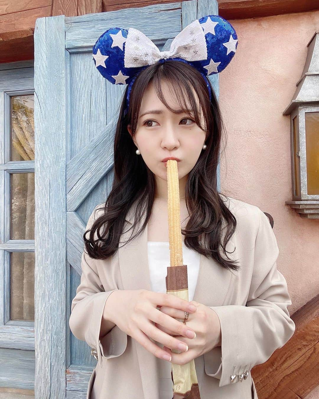 伊藤彩華さんのインスタグラム写真 - (伊藤彩華Instagram)「ちゅろす、美味しかった🤍  友達が誕生日ディズニーで連れてってくれたの🐾 またすぐ行きたいなあ🐭  #スターダスト #伊藤彩華 #셀카 #디즈니랜드 #아야피의일상 #코디스타그램」4月18日 18時58分 - ayaka_ito_official