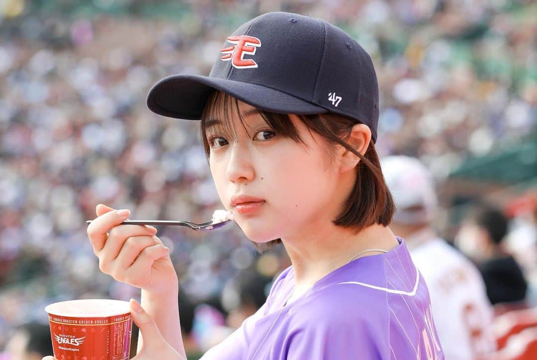 なえなのさんのインスタグラム写真 - (なえなのInstagram)「2022イーグルスガールイメージキャラクターに就任しました⚾️  6月25日（土）・26日（日）は始球式など色々なイベントに参加します！  高校時代の体力測定のハンドボール投げ5mしか飛ばなかった私が始球式をやるだなんて…  友達とキャッチボールをしていますが最近雨ばかりで不安です😥 がんばらなきゃ…  4月23日からチケット発売です！  よろしくお願いします☺️  #RakutenEaglesagles #楽天生命パーク宮城 #イーグルスガールデー」4月18日 19時08分 - naenano0114