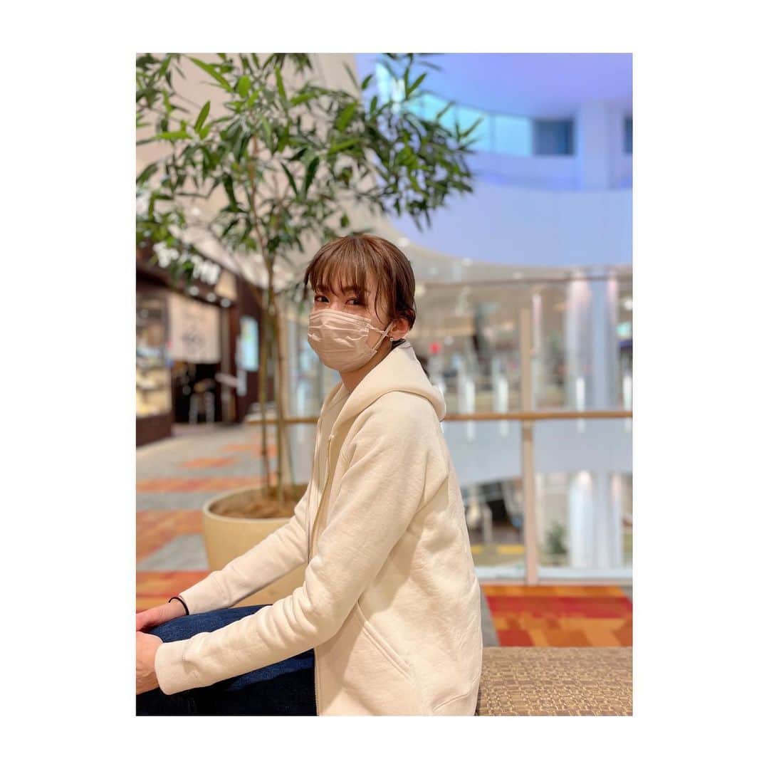 大河内奈々子さんのインスタグラム写真 - (大河内奈々子Instagram)「・ ・  着心地のいい　@flyhigh0505  のパーカー  カジュアルになりすぎないのは　タイトめのシルエットだからかな  肌寒く感じる日には欠かせないお気に入りです😊  #nanakoohkouchi #大河内奈々子 #パーカーコーデ」4月18日 20時03分 - nanakoohkouchi