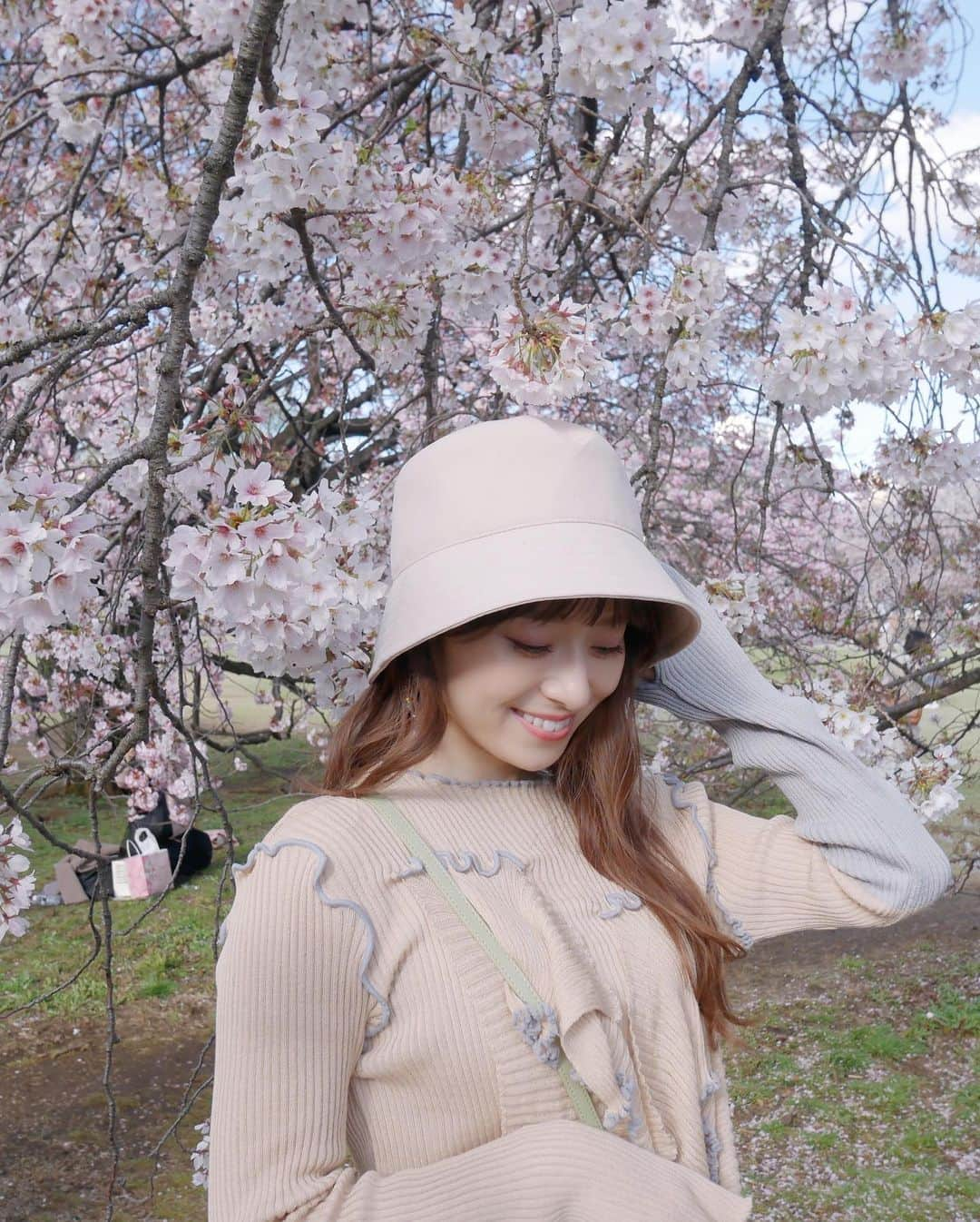 黒坂優香子さんのインスタグラム写真 - (黒坂優香子Instagram)「🌸🌸🌸   #桜 #お花見 #新宿御苑 #ootd #fashion #kotohayokozawa #ca4la  #153cmコーデ」4月18日 20時10分 - yukakokurosaka0606