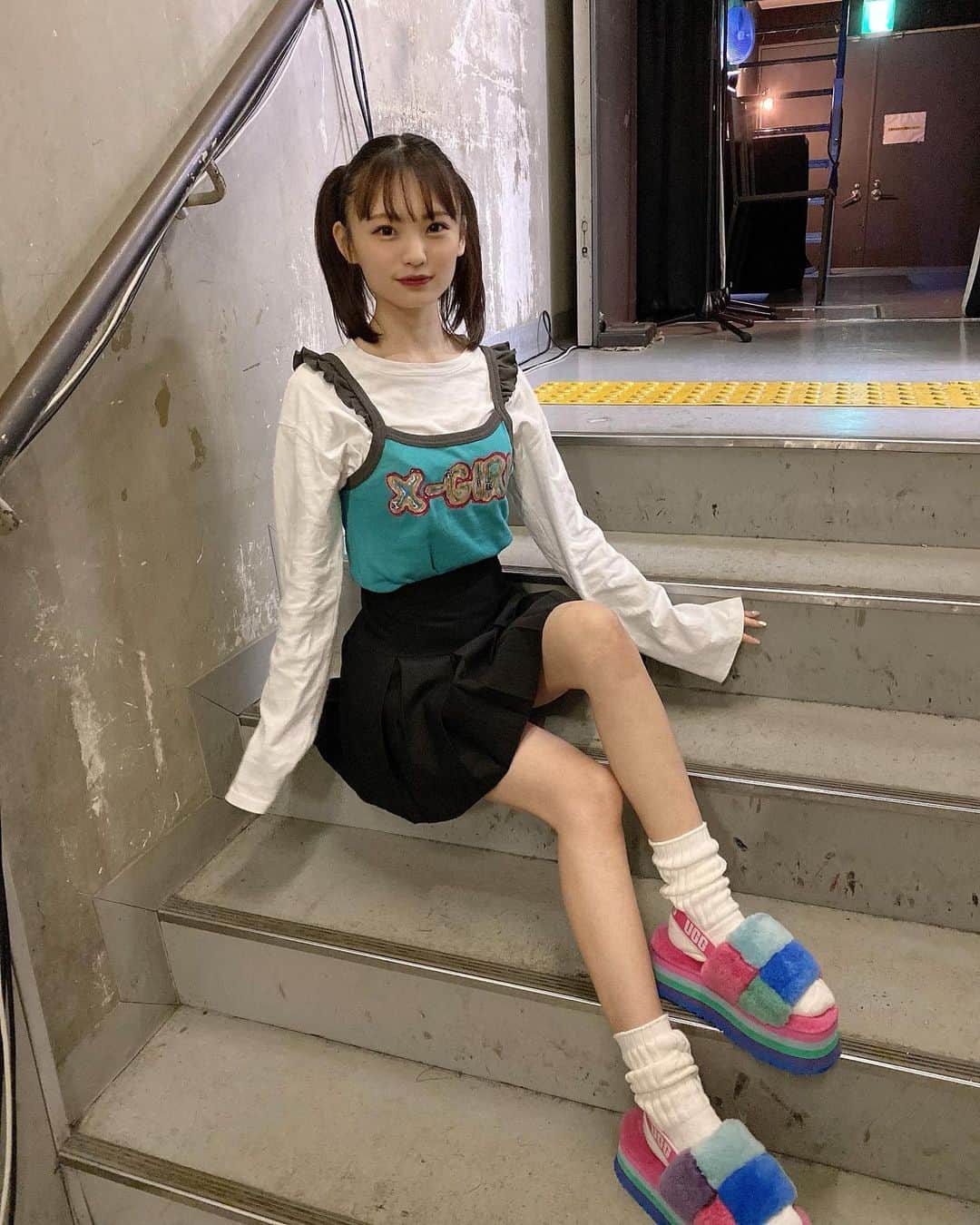 新澤菜央さんのインスタグラム写真 - (新澤菜央Instagram)「子どもっぽい服装が好きでもいいですか？🥺  #xgirl #ugg #ootd #ツインテール」4月18日 20時35分 - _shinshin_48