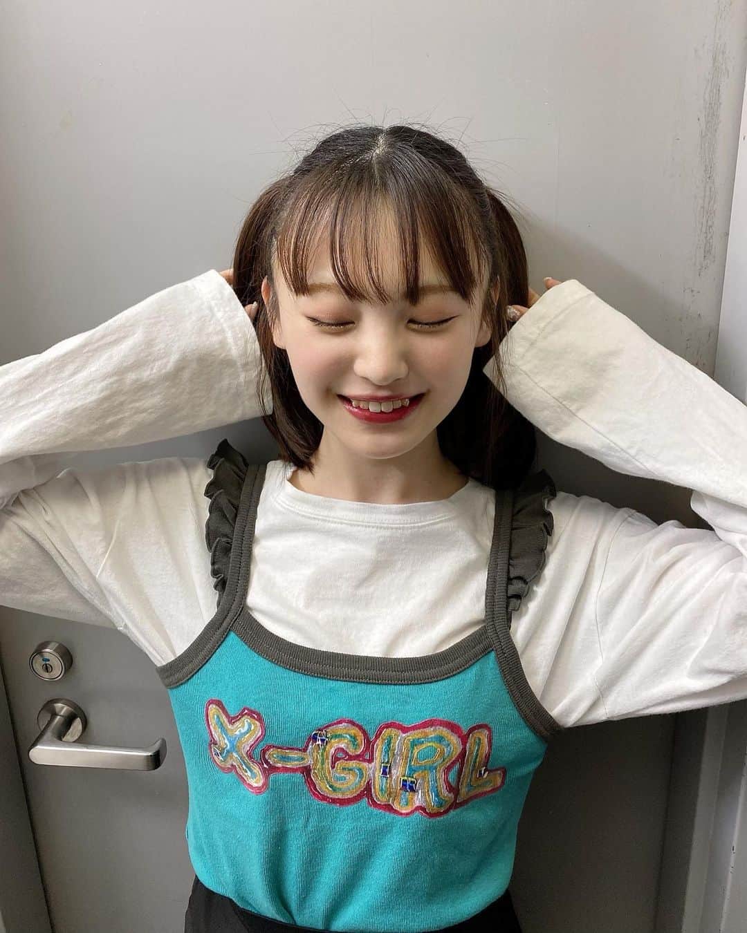 新澤菜央さんのインスタグラム写真 - (新澤菜央Instagram)「子どもっぽい服装が好きでもいいですか？🥺  #xgirl #ugg #ootd #ツインテール」4月18日 20時35分 - _shinshin_48