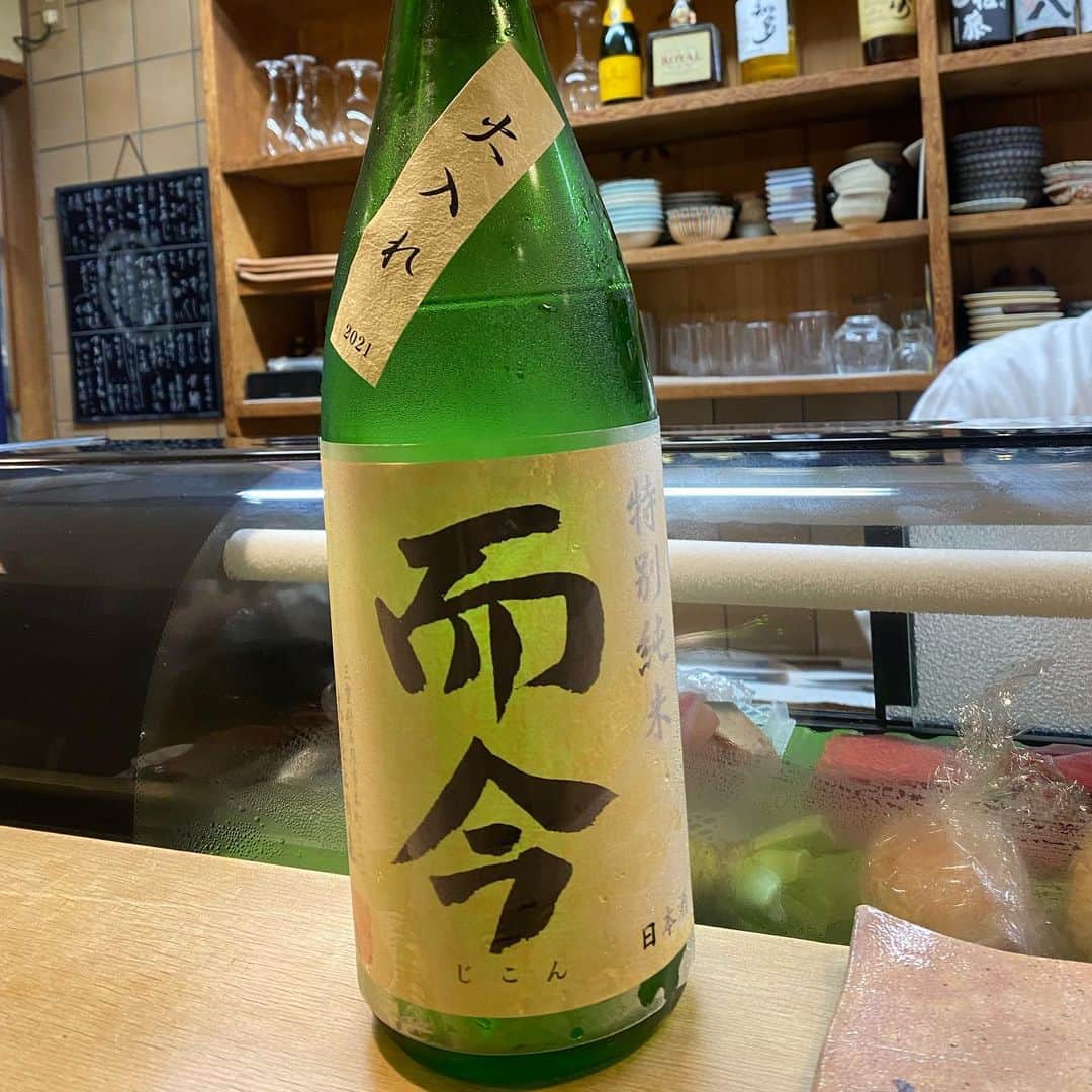 越野矢素子さんのインスタグラム写真 - (越野矢素子Instagram)「いつも予約いっぱいのお鮨屋さん✨ 日本酒の品揃えがこれでもかと言わんばかりに凄いのが出てきます🤭」4月18日 23時06分 - loversyaso