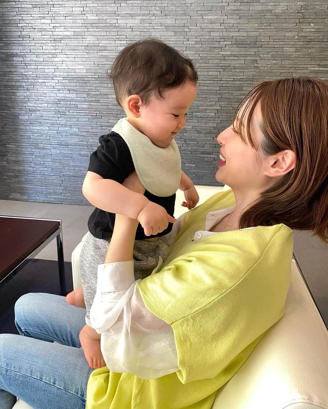 ハミ さんのインスタグラム写真 - (ハミ Instagram)「▽​  息子が産まれてから、以前より環境について考える様になりました🤔🌱​  ​  よく耳にする様になった『サステナブル』​  みんなは興味がありますか？​  最近はマイバッグを持ち歩いてる人も多いんじゃないかな👜​  節電や節水は子供の頃から母に言われていたのが習慣付いていて、​  難しく考えなくても日常生活の中に出来る事って意外とたくさんあるなと思います🌷​  ​  毎年4月22日はアースデイ🌍✨​  世界中の人たちが環境のことを一緒に考え、地球を守る為に行動する日🤝​  QVC▷ @qvc_japan ではより良い未来へとつながる為の、サステナブル（持続可能）な社会づくりに貢献する、​  環境を意識したアイテムなどを紹介しているのでこの機会にぜひチェックしてみて下さい🌱​  ​  私が着ているライムカラーのニットはオーガニックコットンで作られた物💭 ▹▸ELLE PARIS オーガニックコットン混コクーンシルエットニット🏷‪‪‪‪‬⸒⸒​  環境への負荷を最小限におさえ、厳しい基準をクリアした物だけがオーガニックコットンと呼ばれるそうです。​  こんなところにも、環境の為に出来る事があるんだ👏​  ​  より良い未来の為に。​  大きな事は出来ないけど、日常の中で意識していきたいと思います𓈒𓂂𓏸​  ​  ​  #earthday#qvc#shopwithjoy #pr#qvcジャパン #qvcアンバサダー#アースデイ #elleparis #サステナブル #サスティナブル  #elleboutiquejapan」4月19日 11時16分 - hami0519
