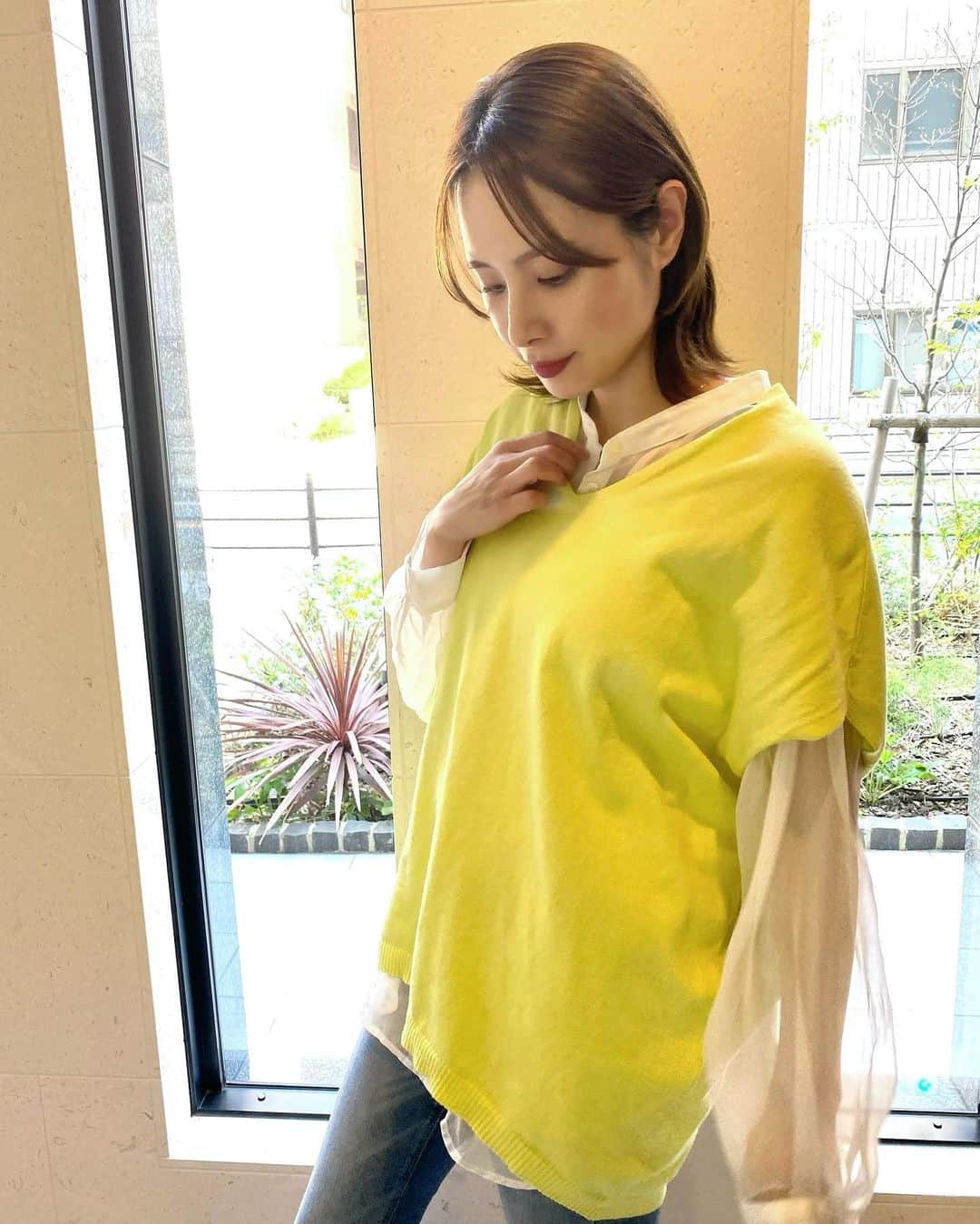 ハミ さんのインスタグラム写真 - (ハミ Instagram)「▽​  息子が産まれてから、以前より環境について考える様になりました🤔🌱​  ​  よく耳にする様になった『サステナブル』​  みんなは興味がありますか？​  最近はマイバッグを持ち歩いてる人も多いんじゃないかな👜​  節電や節水は子供の頃から母に言われていたのが習慣付いていて、​  難しく考えなくても日常生活の中に出来る事って意外とたくさんあるなと思います🌷​  ​  毎年4月22日はアースデイ🌍✨​  世界中の人たちが環境のことを一緒に考え、地球を守る為に行動する日🤝​  QVC▷ @qvc_japan ではより良い未来へとつながる為の、サステナブル（持続可能）な社会づくりに貢献する、​  環境を意識したアイテムなどを紹介しているのでこの機会にぜひチェックしてみて下さい🌱​  ​  私が着ているライムカラーのニットはオーガニックコットンで作られた物💭 ▹▸ELLE PARIS オーガニックコットン混コクーンシルエットニット🏷‪‪‪‪‬⸒⸒​  環境への負荷を最小限におさえ、厳しい基準をクリアした物だけがオーガニックコットンと呼ばれるそうです。​  こんなところにも、環境の為に出来る事があるんだ👏​  ​  より良い未来の為に。​  大きな事は出来ないけど、日常の中で意識していきたいと思います𓈒𓂂𓏸​  ​  ​  #earthday#qvc#shopwithjoy #pr#qvcジャパン #qvcアンバサダー#アースデイ #elleparis #サステナブル #サスティナブル  #elleboutiquejapan」4月19日 11時16分 - hami0519