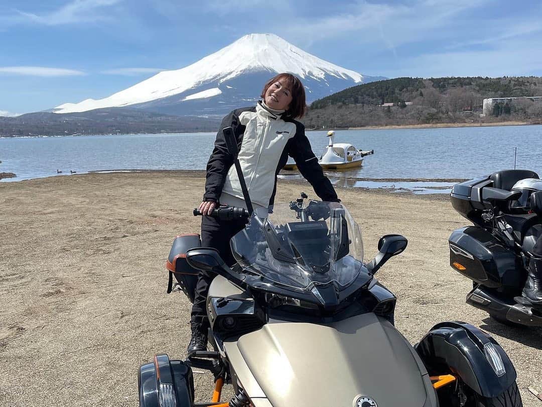 橋本志穂さんのインスタグラム写真 - (橋本志穂Instagram)「富士山の上にも 白鳥雲がずーっと 浮かんでたんだー  #バイク女子　#brp　#can-am #spyderf3」4月19日 16時53分 - shihohashimoto3