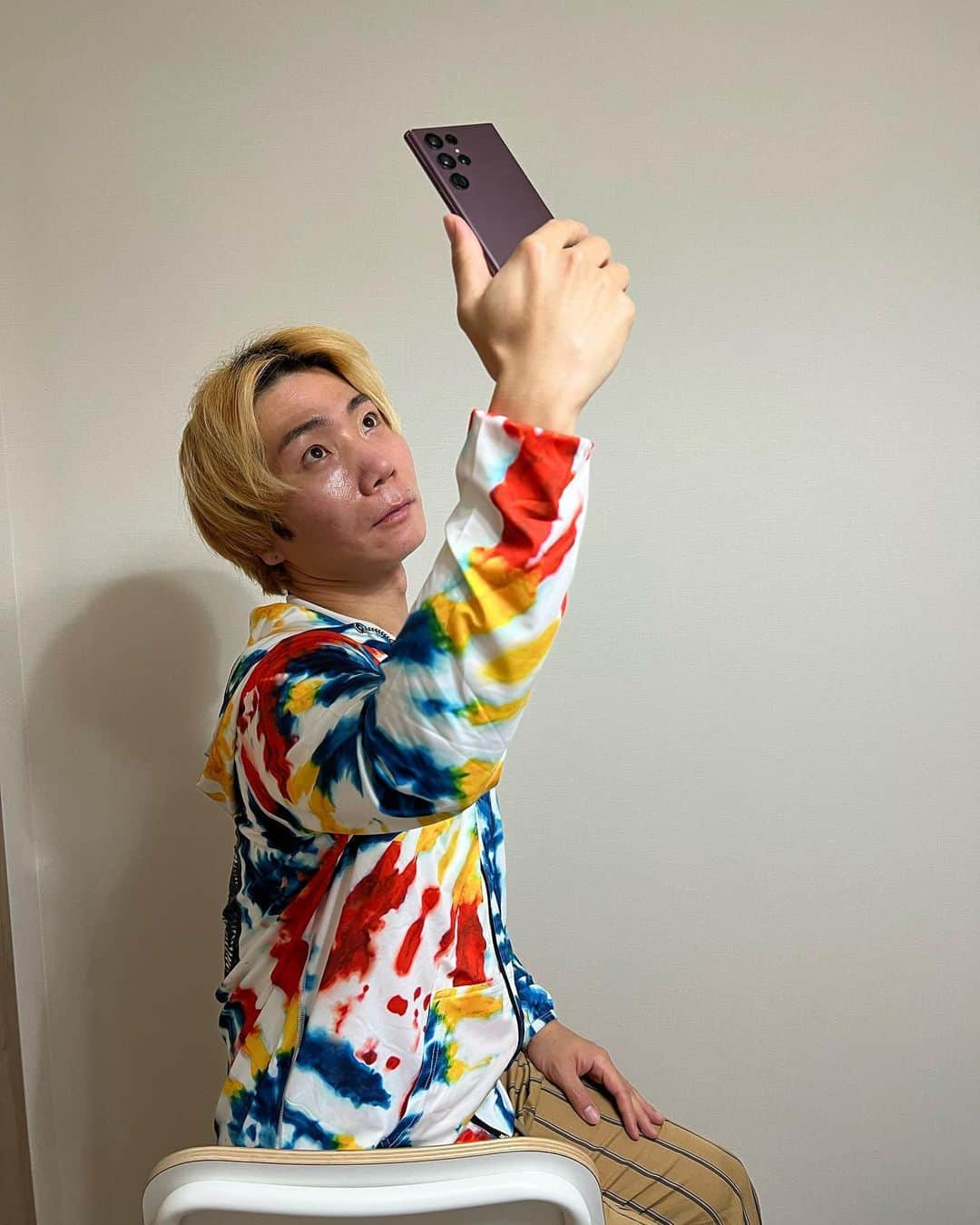 時椿サスケさんのインスタグラム写真 - (時椿サスケInstagram)「Galaxy S22 Ultra で撮影してみた！夜でもナイトグラフィー撮影でこんなに鮮明に美しく撮れちゃった⭐、ナイトプールとナイトクルージング行ってこよ！  対象期間中にGalaxy S22 | Galaxy S22 Ultra をご予約＆ご購入＆ご応募された方全員に豪華景品が貰えるキャンペーンを実施中！！ ▼予約購入キャンペーン ＜応募資格＞ ①予約期間内（4/7～発売日前日）にS22・S22 Ultraを予約し予約番号を入手 ②購入期間内（発売日～5/15）にドコモ・KDDIの店舗で対象機種を購入 ③応募期間内（発売日～5/15）にGalaxy Membersアプリより応募 詳しくはGalaxy公式HPのキャンペーン情報をチェックしてみてね！ #Galaxy #galaxy #S22 #S22Ultra #PR @galaxymobilejp @samsungwithgalaxy @galaxybysamsung」4月19日 18時36分 - zashiki_sasuke