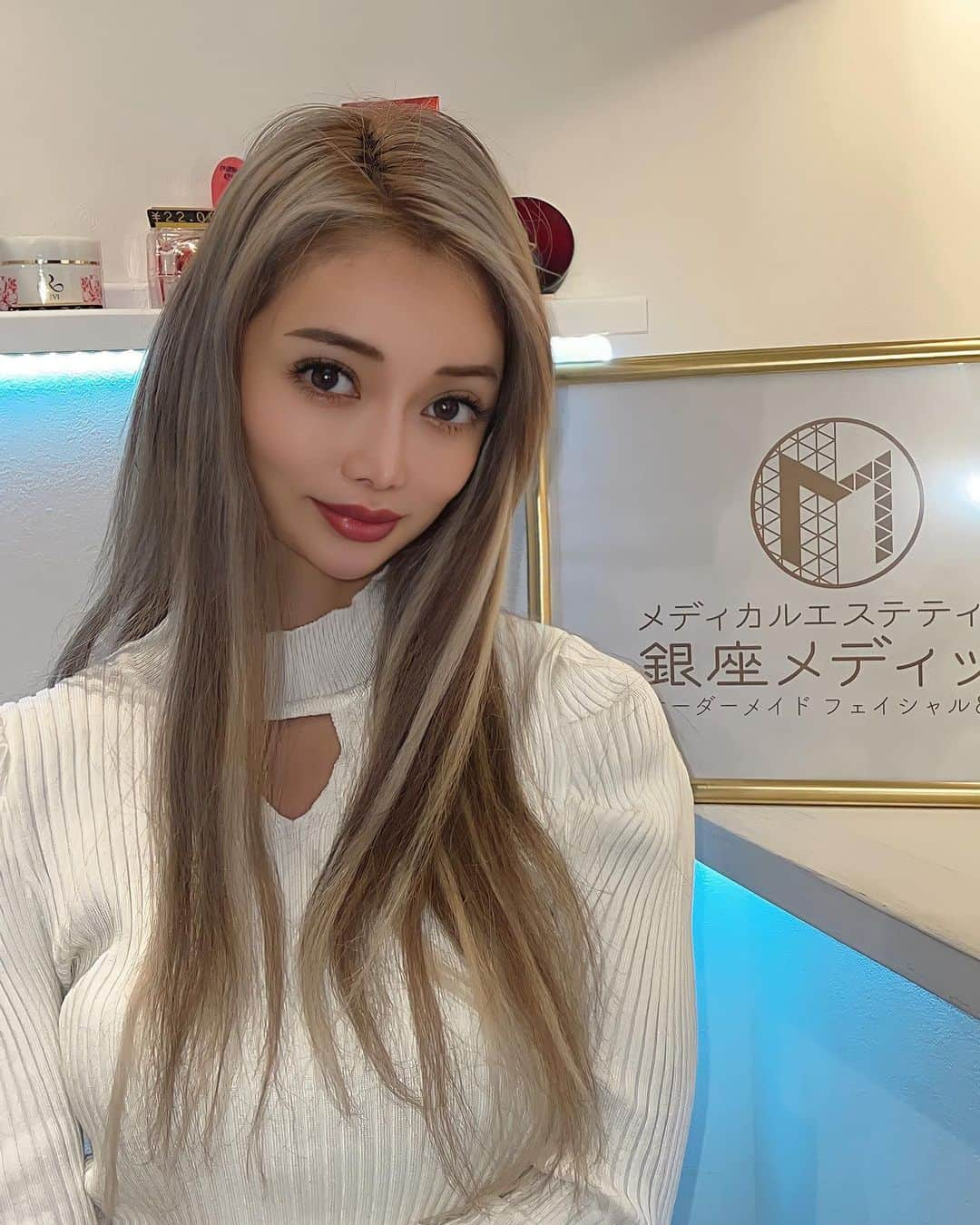 藤木そらさんのインスタグラム写真 - (藤木そらInstagram)「. . Introducing recommended beauty salons in Ginza ❤️ Makes you beautiful not only from the outside but also from the inside 🥰‼ᐕ)ﾉ . .今日の撮影は最強でした🤣‼️お楽しみに💞ストーリーみてね( •̀֊•́ ) ̖́- . .3枚目みてみて❤️❤️最近裸眼にハマっててカラコンやめましたw . .意外とカラコンない方がナチュラルに盛れると判明した。うむ！ . .そしてまたまた @yumisensei_430 にメンテナンスしてもらいました❤️ . .本当にゴッドハンドだけじゃなく、内面から美しく育ててくれるし本当に知識が豊富で美の全てを学ばさせてもらってるねん🥰❣️4枚目の手作り調味料も藤木の栄養のことを思ってくれました🥺‼️素晴らしい🥲❤️めちゃくちゃ嬉しすぎました😘😘 . . .そしてなんといっても、美点健康メゾット最強‼️‼️ゆみ先生は手相まで見えるから、施術しながら運勢まで教えてくれる新感覚の美魔女さんです❤️❤️ . . .藤木にあったメニューを120分もみっちりしてもらったよ😘冷え性の方にはおすすめメニューで、藤木そら割引で初回120分19800円、150分24750円にしてもらいました💓💜 . .お腹スタンプハイフ578ショット打ち放題16500円💛詳しくはdmしてみてね(՞•֊•՞)また行きたいな😗😗 . . . . . . . . . .  #食べて綺麗 #美容好きな人と繋がりたい #アンチエイジング #銀座サロン #美魔女 #マグネットセラピー #代謝アップ #開運スポット #エステサロン #ゴッドハンド #beautybloggers #beautygram #綺麗になりたい人と繋がりたい」4月19日 20時18分 - sorafujiki