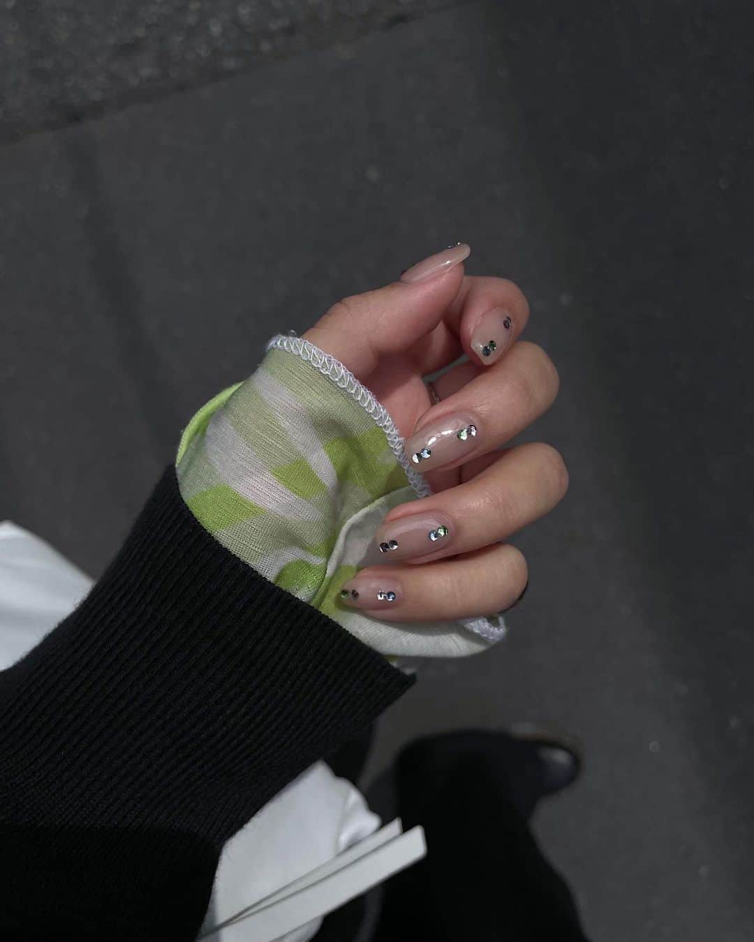 Julia Castroさんのインスタグラム写真 - (Julia CastroInstagram)「New♡ Colorful stones nail💎  カラフルなストーンを乗せてキラキラな手元に💜 今回も最高に可愛くありがとうございます🍐 @__rnp7__  . #nails #nailsdesign  #gelnails  #ネイルデザイン #春ネイル #ジェルネイル #julistagram #julistanail」4月19日 21時05分 - julia.c.0209