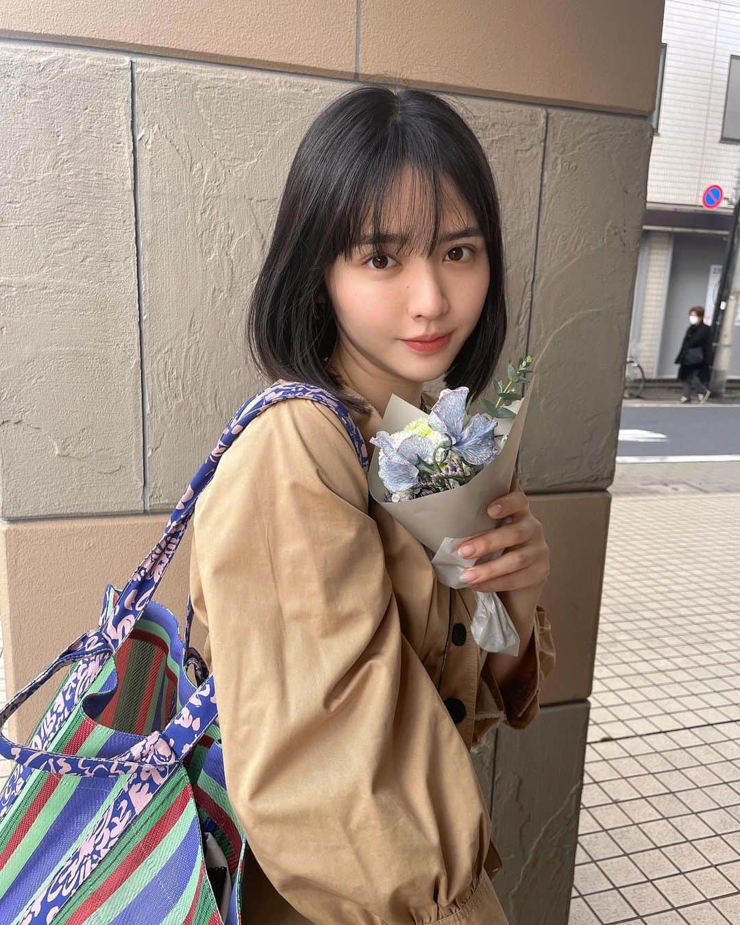 鎮西寿々歌さんのインスタグラム写真 - (鎮西寿々歌Instagram)「すっぴんでもまつ毛くりんのおかげで、ほんとうに心強い。 @chipieee_ila_haruka いつもありがとうございます😢🤍  #お花屋さんで母とお花を選んだ日 #鞄も花柄だった #偶然花子」4月19日 21時11分 - tarasuzuka24