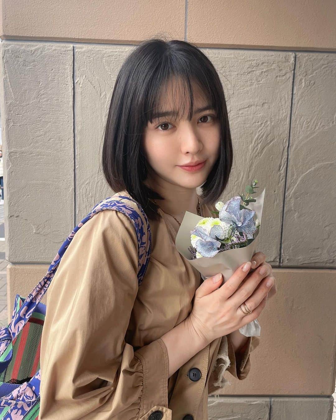 鎮西寿々歌さんのインスタグラム写真 - (鎮西寿々歌Instagram)「すっぴんでもまつ毛くりんのおかげで、ほんとうに心強い。 @chipieee_ila_haruka いつもありがとうございます😢🤍  #お花屋さんで母とお花を選んだ日 #鞄も花柄だった #偶然花子」4月19日 21時11分 - tarasuzuka24