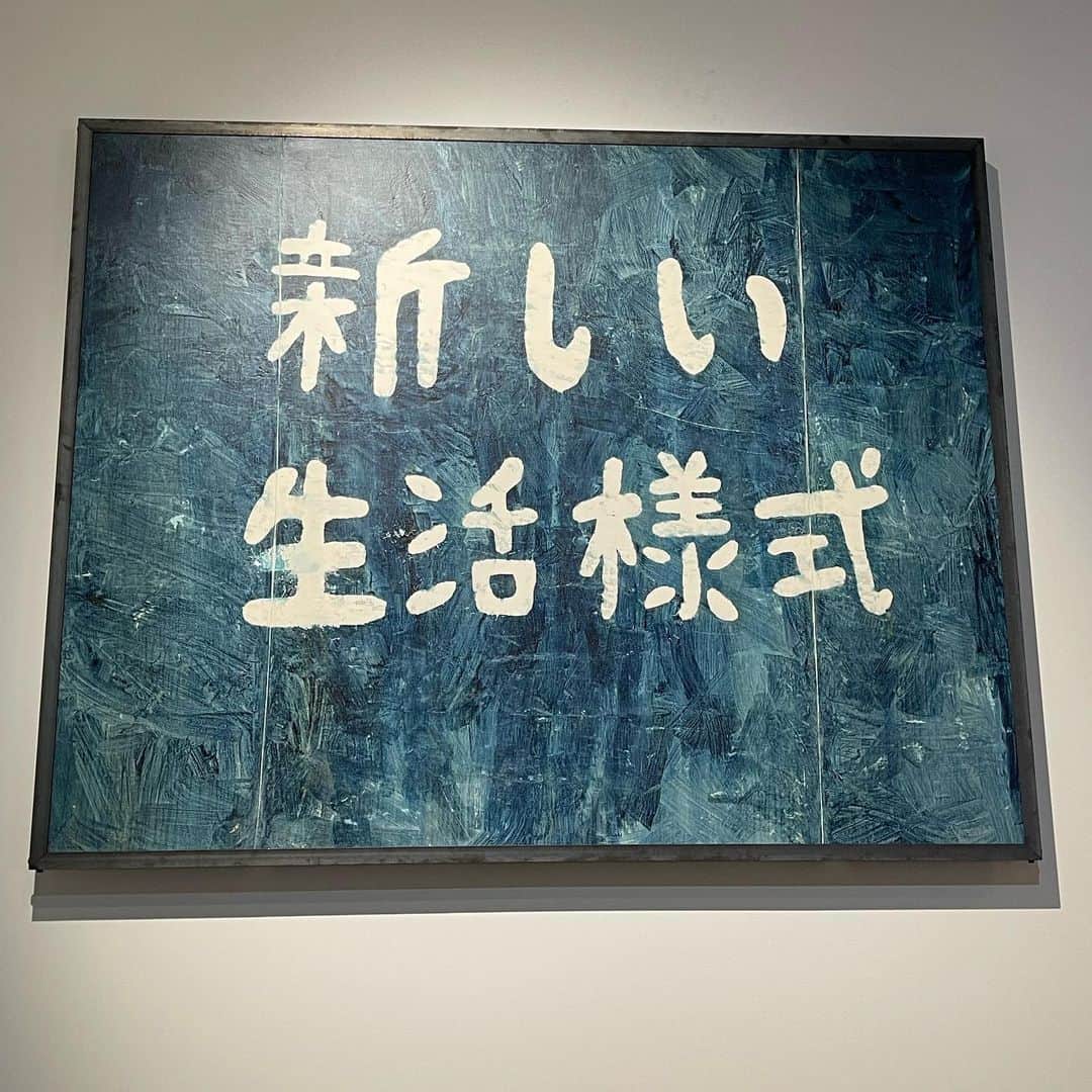 椎木里佳さんのインスタグラム写真 - (椎木里佳Instagram)「森美術館「Chim↑Pom展：ハッピースプリング」のプライベートビューイングイベントにご招待いただき、鑑賞してきました〜〜今まで見たことのないアートを通して社会への課題提起で、アート鑑賞の形を改めて考えさせられる時間！原爆から始まり震災、さらにはパンデミック、ウクライナに至るまでアートに昇華する方法が多くの議論を生んでいるみたいだけど、私は色んなアートの形があっていいと思うし、むしろアートを通して議論するべきだと思う派☝🏻新しい美術館の形を見ることができました❤️‍🔥」4月19日 22時03分 - rikashiiki
