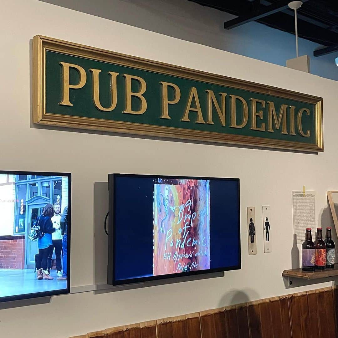 椎木里佳さんのインスタグラム写真 - (椎木里佳Instagram)「森美術館「Chim↑Pom展：ハッピースプリング」のプライベートビューイングイベントにご招待いただき、鑑賞してきました〜〜今まで見たことのないアートを通して社会への課題提起で、アート鑑賞の形を改めて考えさせられる時間！原爆から始まり震災、さらにはパンデミック、ウクライナに至るまでアートに昇華する方法が多くの議論を生んでいるみたいだけど、私は色んなアートの形があっていいと思うし、むしろアートを通して議論するべきだと思う派☝🏻新しい美術館の形を見ることができました❤️‍🔥」4月19日 22時03分 - rikashiiki