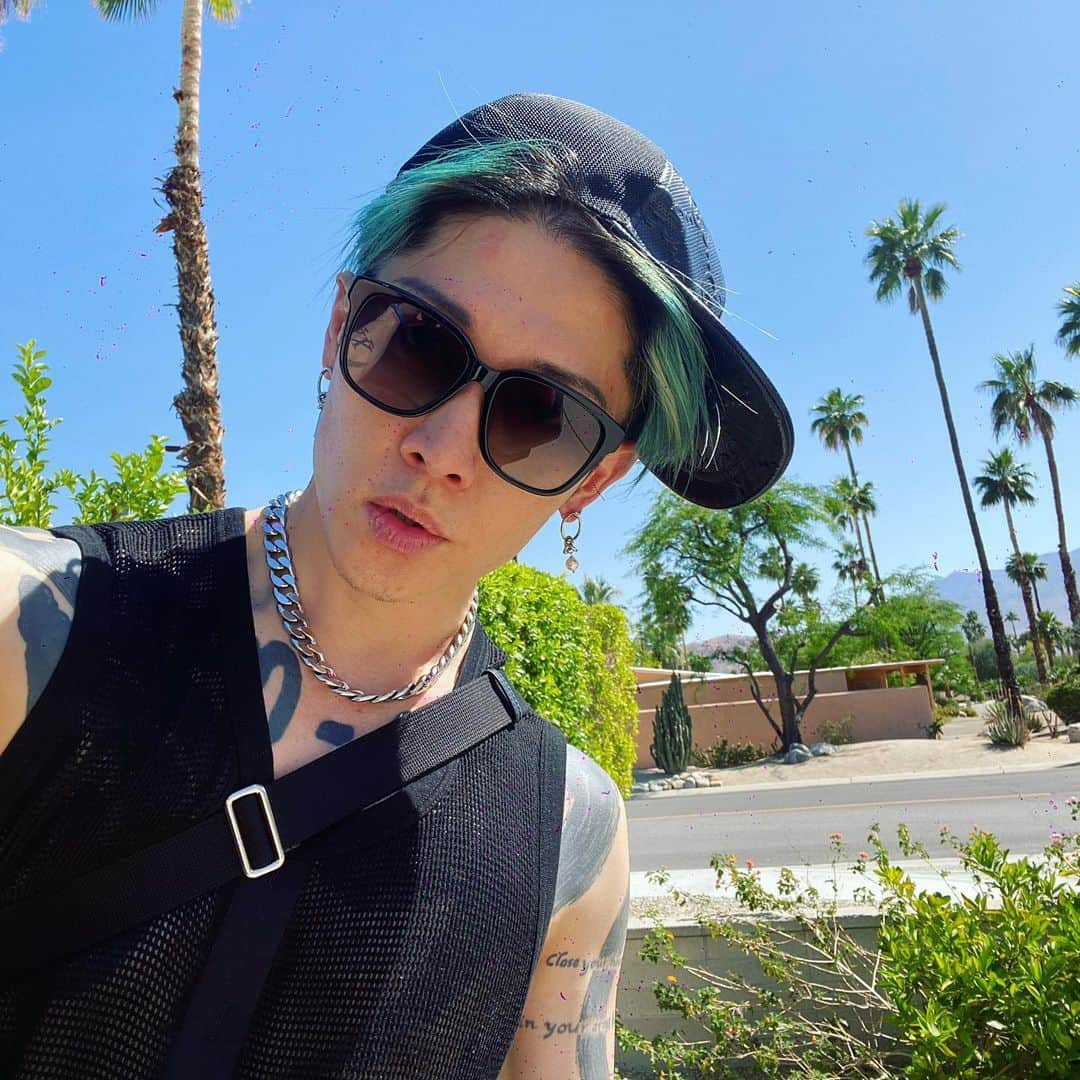 雅-MIYAVI-さんのインスタグラム写真 - (雅-MIYAVI-Instagram)「Coachella 2022 photo dump -001 🎡🙌🏻🙌🏻☀️😎🕺💯」4月20日 3時21分 - miyavi_ishihara