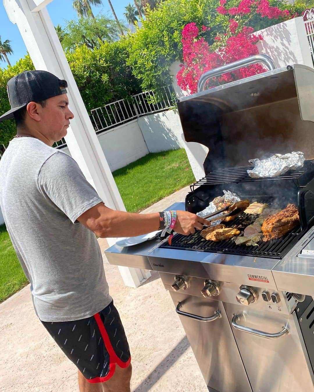 雅-MIYAVI-さんのインスタグラム写真 - (雅-MIYAVI-Instagram)「Coachella 2022 photo dump -002 🎡🙌🏻🙌🏻☀️😎🕺💯」4月20日 4時24分 - miyavi_ishihara