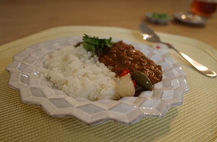 内山理名さんのインスタグラム写真 - (内山理名Instagram)「🇱🇰🥚🌿  スリランカ風夜カレーと、ベジタブルキーマの朝カレー。  どちらも野菜たっぷり。ヘルシーで満足度高いカレーを作り置きして冷凍庫へ。急に食べたい時にあると気分上がりますね。  朝は浅煎りコーヒーと。  #curry #haveaniceday」4月20日 10時31分 - rinauchiyama_official