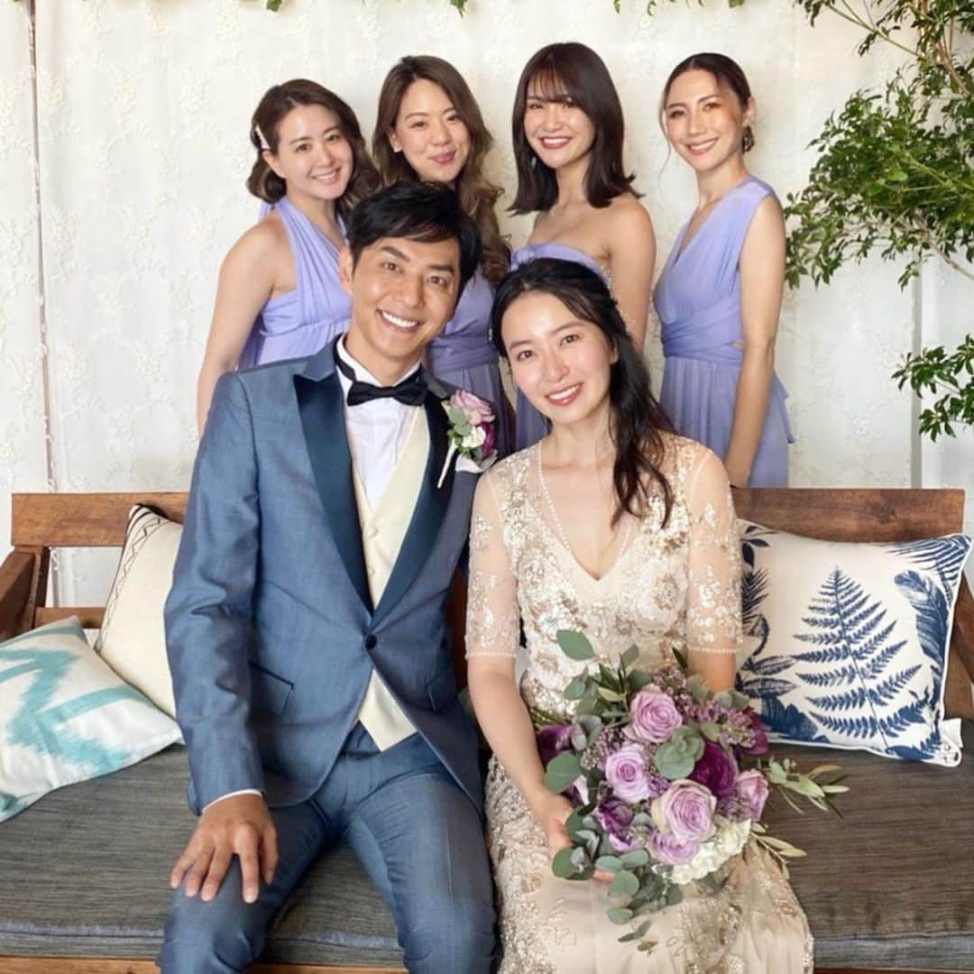 岩間恵さんのインスタグラム写真 - (岩間恵Instagram)「結婚式には絶対ブライズメイドを 立てたいと思っていて、頼むなら この４人にしようと数ヶ月前から考えていました💐  ブライズメイドのドレスも、 やっぱりガーデン挙式だからサラっとしたワンピースかな〜 それぞれ違う着こなしができるデザインが良いよな〜とか、いろいろ考える時間も楽しかった笑  みんなにサイズを聞いて、ドレスをプレゼントしました！ 本当に似合っていて惚れ惚れした  終始、式を盛り上げてくれて 会場全体を華やかにしてくれた４人🥰  思えば番組の撮影中もお互い励まし合って、ケラケラ笑ったり泣いたり苦楽を共にしたなとしみじみしてしまった  式後も遅くまでご飯して、翌朝7時からゴルフもして、 めっちゃ疲れたと思うのに次の日までずっと 付き合ってくれて感謝😂🤍💓  ありがとう これからもよろしく @noharu1021  @shiominniee  @tajiri_natsuki  @kagamiaoi_」4月20日 11時57分 - iwamame