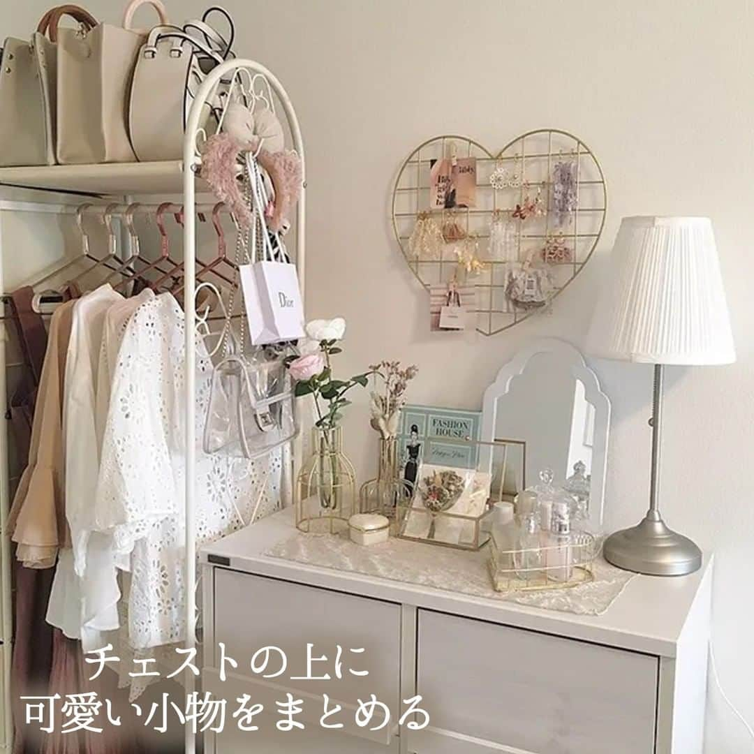 R i R y (リリー)さんのインスタグラム写真 - (R i R y (リリー)Instagram)「『可愛いお部屋の作り方✨』　　  リクエストをいただいた可愛いお部屋の作り方をご紹介🏡 自分好みの部屋にして居心地良い環境を作ろう🤍  ✴︎---------------✴︎---------------✴︎  ▶▶掲載する写真を募集中📸 カワイイ写真が撮れたら、@velle.jp をタグ付けするか、ハッシュタグ #velle_jp をつけて投稿してみてね♪  velle編集部と一緒にカワイイで溢れるvelleを創っていこう😚🤍  ✴︎---------------✴︎---------------✴︎ #一人暮らし #ひとり暮らし #1人暮らし #ひとりぐらし #一人暮らし部屋 #一人暮らし女子 #一人暮らしインテリア #女子部屋 #シンプルな暮らし #丁寧な暮らし #暮らしを楽しむ #賃貸暮らし #賃貸インテリア #シンプルインテリア #ナチュラルインテリア #インテリア雑貨 #インテリアデザイン #インテリア好き #部屋作り #おうち時間 #日々の暮らし」4月20日 18時00分 - velle.jp