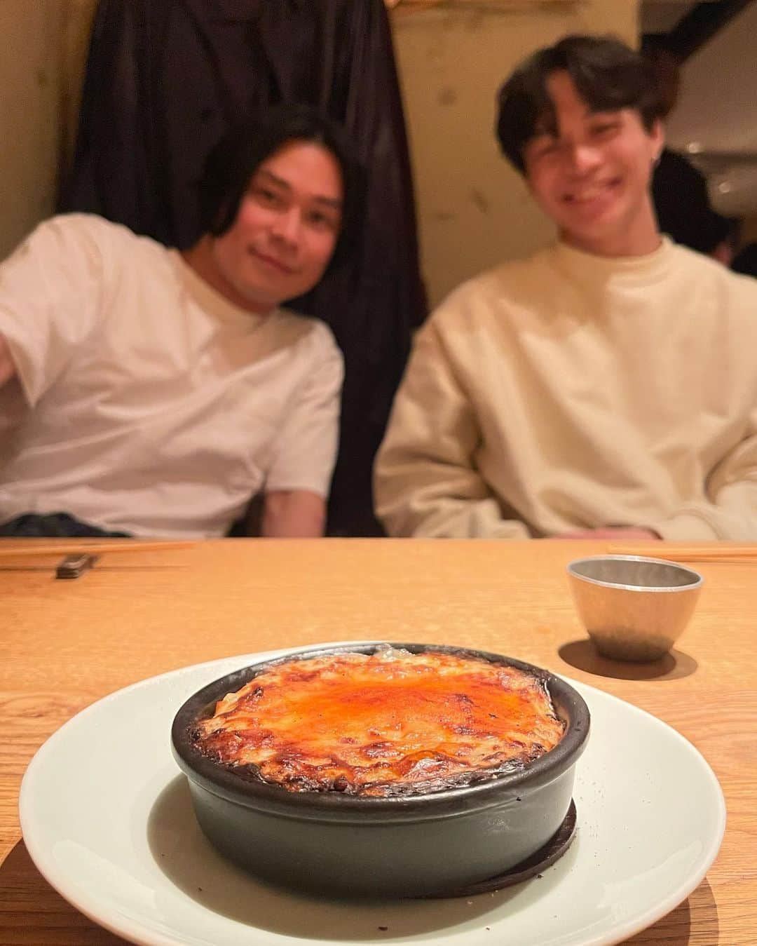 大森美知さんのインスタグラム写真 - (大森美知Instagram)「🍶🦑🦪🥢 念願の高太郎 @kotaro_shibuya 。 ふきのとうと生ハムのグラタンが美味しすぎて ファンになった🥺♥️  〆はホタルイカと牛蒡の土鍋をチョイス。 旬な食材と日本酒に大好きな友達と✨ とりあえず釣りがしたい。  #みちグルメ #おみちごはん」4月20日 19時22分 - michi_oomori_official