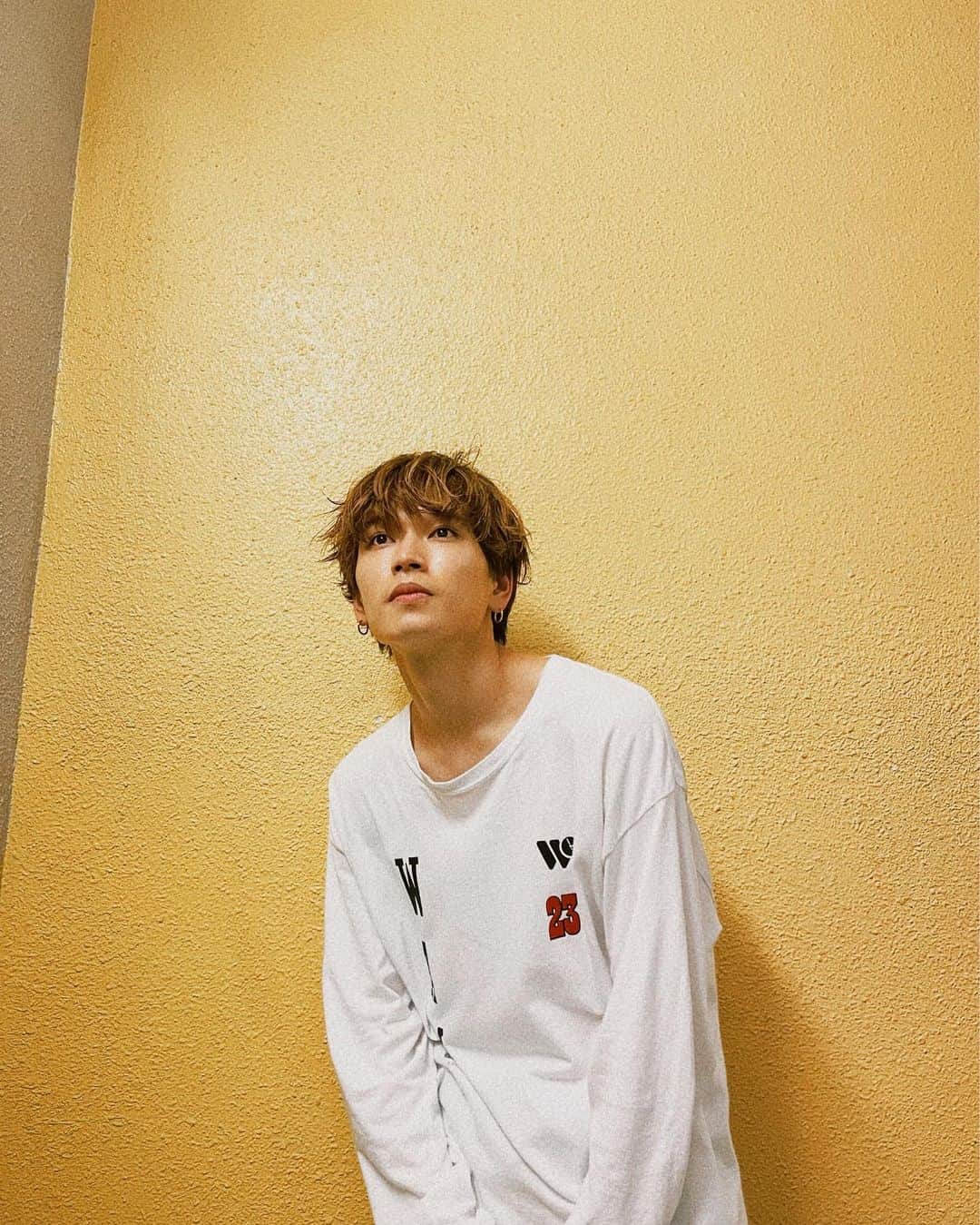 鈴木曉（WATWING）さんのインスタグラム写真 - (鈴木曉（WATWING）Instagram)「今日は撮影があって華麗な1日だったし、カレーを食べた日だった。 カベーの色もカレー色で、何を言いたいかというとカレーは最高です。 #キャプション困った人の結末」4月20日 21時13分 - asahi_watwing