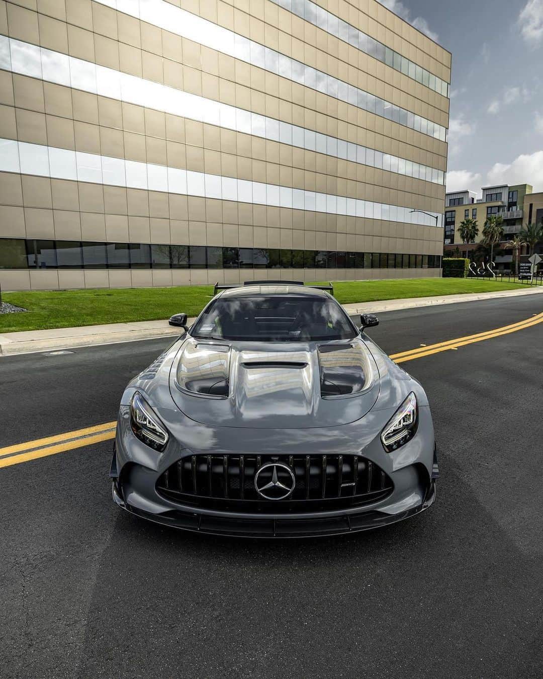 CarsWithoutLimitsさんのインスタグラム写真 - (CarsWithoutLimitsInstagram)「AMG #GTBlackSeries Photos @boden_autohaus  #carswithoutlimits #amg」4月21日 0時17分 - carswithoutlimits