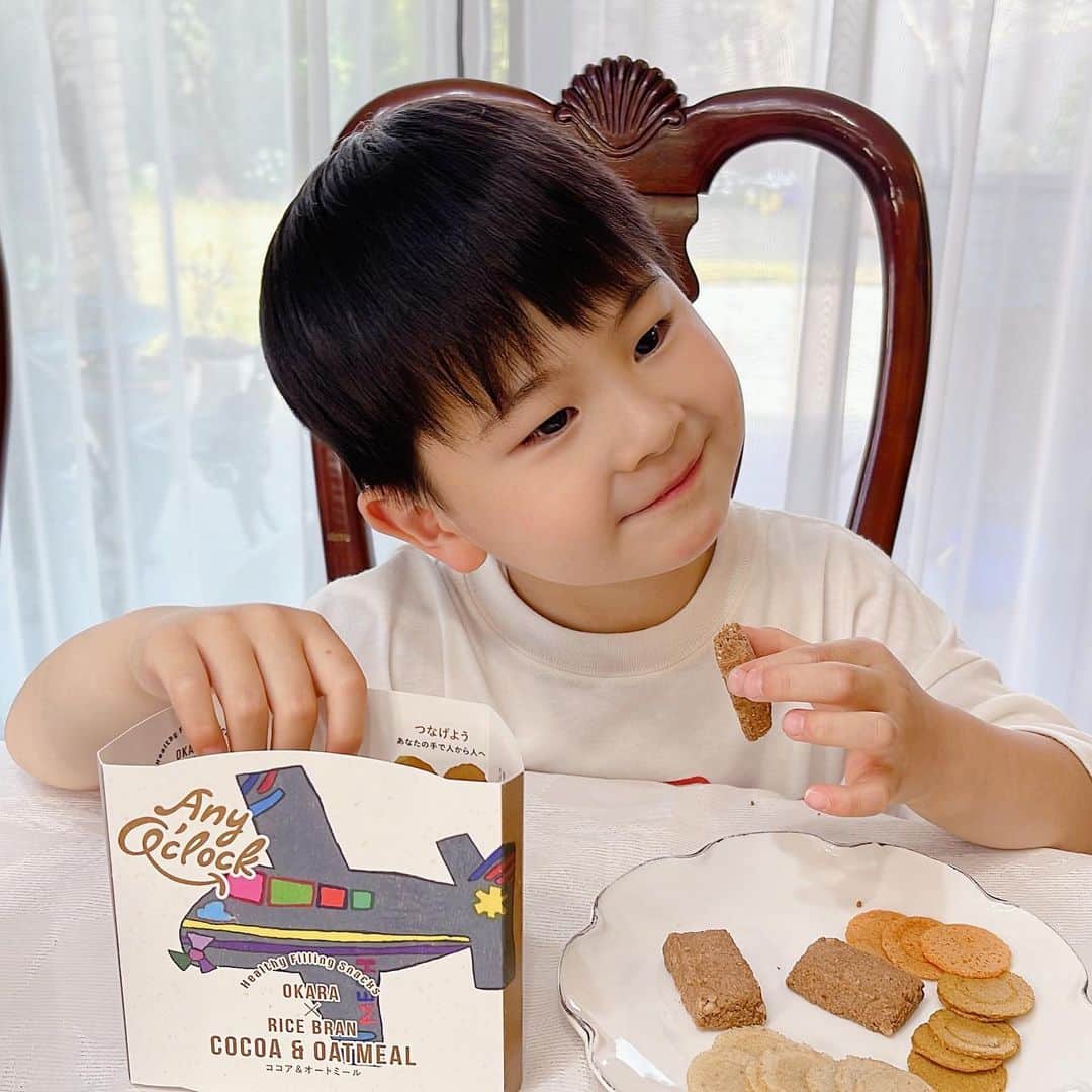 水谷雅子さんのインスタグラム写真 - (水谷雅子Instagram)「Any O'clock(エニーオクロック)🎶 おからと米ぬか、そして大麦粉を使った素朴な味わいのお菓子。 素材を生かした身体にやさしいおやつ😋 パッケージも見た目も可愛い💕 遊びに来てくれた甥っ子のゆうちゃんに喜んでもらえました。☺️❤️ よかったらアメブロ、masakoサロン見て下さいね❣️ #お菓子#身体にやさしいお菓子 #エニーオクロック#ハッピーなおやつ #エスエルクリエーションズ #安心安全な食材#お取り寄せ #slcreationsのある暮らし #slcreations #冷凍食品#宅配冷凍食品#品質こだわり #無添加#z's-menu #水谷雅子#水谷雅子beautybook50の私 @slcreations_official」4月21日 11時07分 - mizutanimasako