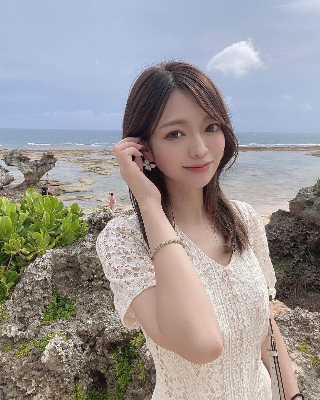 八千恵(やっちん)さんのインスタグラム写真 - (八千恵(やっちん)Instagram)「ハートロックみてきた🏝❤︎ . 雨予報やったのにしっかり晴れてるう✌️ . ワンピースは @michellmacaron_official の！ 透け感がちょうどいい❤︎ . . #沖縄 #沖縄観光 #沖縄旅行 #古宇利島 #古宇利島ビーチ #ハートロック #ワンピース #白ワンピ #夏ワンピース」4月21日 18時33分 - ya____ch