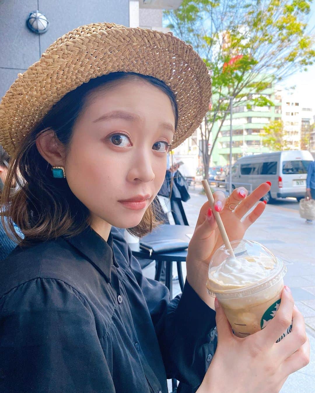 帆春さんのインスタグラム写真 - (帆春Instagram)「. たまにはフラペチーノ🧋  #良い天気 #切りっぱなしボブ #ボブ  #hair #hairstyle  #春メイク #ピンク #メイク #makeup #motd  #starbucks #coffee #フラペチーノ #麦わら帽子 #カンカン帽 #ca4la  #zara #シャツ #ワンピース #カゴバッグ  #スニーカー #nike #ryz365 #black」4月21日 20時03分 - hoharu_oyama