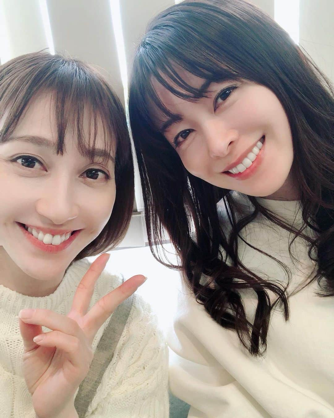 はいだしょうこさんのインスタグラム写真 - (はいだしょうこInstagram)「やほやほ😊✨  「えりたん」こと、 女優の「森脇英理子ちゃん」との写真が増えてきたから、のせよーっと😆✨  先月の映画撮影でご一緒した、 「えりたん☺️」  その時、 はじめてお会いしたんだけど、 初対面から、 無理なく自然にいられて、 気がついたら、仲良くなりました✨  ご縁って、本当に不思議☺️  地方撮影からかえってきても、 ライブも見に来てくれたり、 ご飯何回も行ったり、 2人の時はいつも、のほほーん☺️と過ごしています😌✨  芯はあるし、キャリアもあるけど、 普段は、控えめな子なの😌  みんな応援してね☺️💕  わたし、 仲良しは少ない方だけど、  だけど、 仲良しとは、とことん仲良し😆💕  それでいいのだ😆👍  #女優さん #森脇英理子ちゃん  #写真うつりもキレイだけど、 実物がキレイ😆✨ #普段は、控えめちゃん😌  #優しい子💓 #大人っぽく見えるけど、普段はかわい子ちゃんな面あり🤤  #彼女は、SNSやってないから、いつかもし、はじめる事になったらまた言うね😌 #わたしの母とお誕生日いっしょ✨  #ご縁って不思議💓」4月21日 22時39分 - haida_shoko