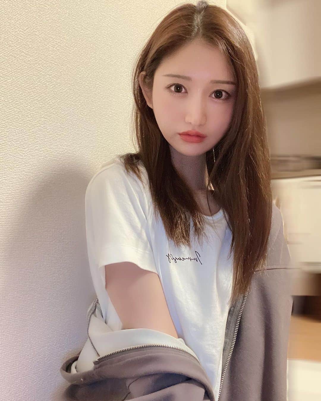 星奈あいさんのインスタグラム写真 - (星奈あいInstagram)「メイク上手にできたので ひさしぶり自撮り🤳💗💗 最後まで見てね #深夜 ...