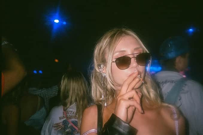 Gabrielle Grace Epsteinさんのインスタグラム写真 - (Gabrielle Grace EpsteinInstagram)「my mom asked for some wholesome Coachella pics, so here we are 🥲  📷 @filmfourus」4月22日 0時40分 - gabbyepstein