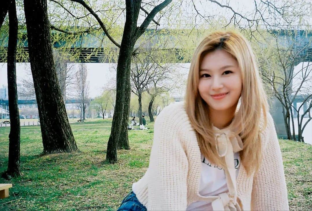 サナさんのインスタグラム写真 - (サナInstagram)「Sachaeng💕 . Cr. 9596x2, kun_once2129, 02l29 ーーーーーーーーーー Follow > @sana.twice.kr < . @twicetagram #TWICE#트와이스#ONCE#Sana#사나 #Nayeon#나연#Jeongyeon#정연#Momo#모모#Jihyo#지효#Mina#미나#Dahyun#다현#Chaeyoung#채영#Tzuyu#쯔위」4月22日 1時00分 - sana.twice.kr