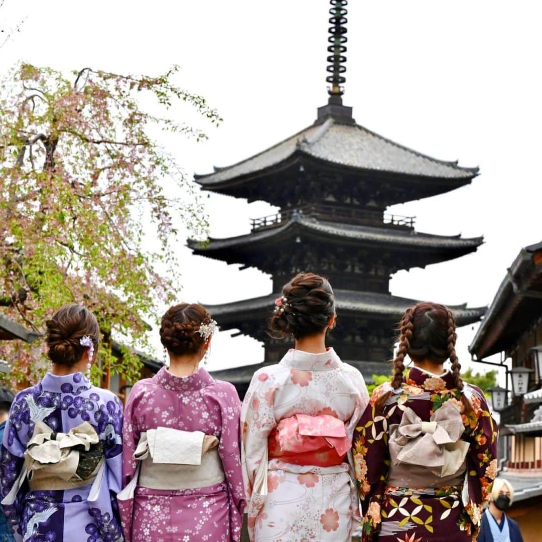 みのりさんのインスタグラム写真 - (みのりInstagram)「. . 自然体が素敵❤️ 着物👘って女の気分あげてくれる💓 . . . #京都　#着物　#そうだ京都行こう  #ごじゅうのとう」4月22日 7時14分 - minori_burlesque