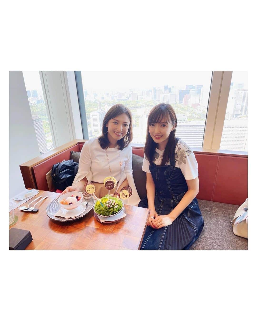 高橋万里恵さんのインスタグラム写真 - (高橋万里恵Instagram)「* もっちーさんとゴハンに😋 美人過ぎる我が事務所の取締役です✨✨ . . 話が止まらず、悩み事から、毒のある話から、 未来の話から、○○の話まで、別れるギリギリまで話してました🤣🤣 . . 仕事の話もプライベートの話も大きな心で 聞いてもらえて、帰る時には心が軽くなって✨ パワースポットのようなもっちーさん💛 . . 後輩でいられて本当に幸せです❣️ またお誘いしちゃいます🤩 . . #セントフォース  #望月理恵 さん #もっちー さん #好きすぎる  #別れるギリギリの盛り上がり #最高」4月22日 18時19分 - marie__takahashi