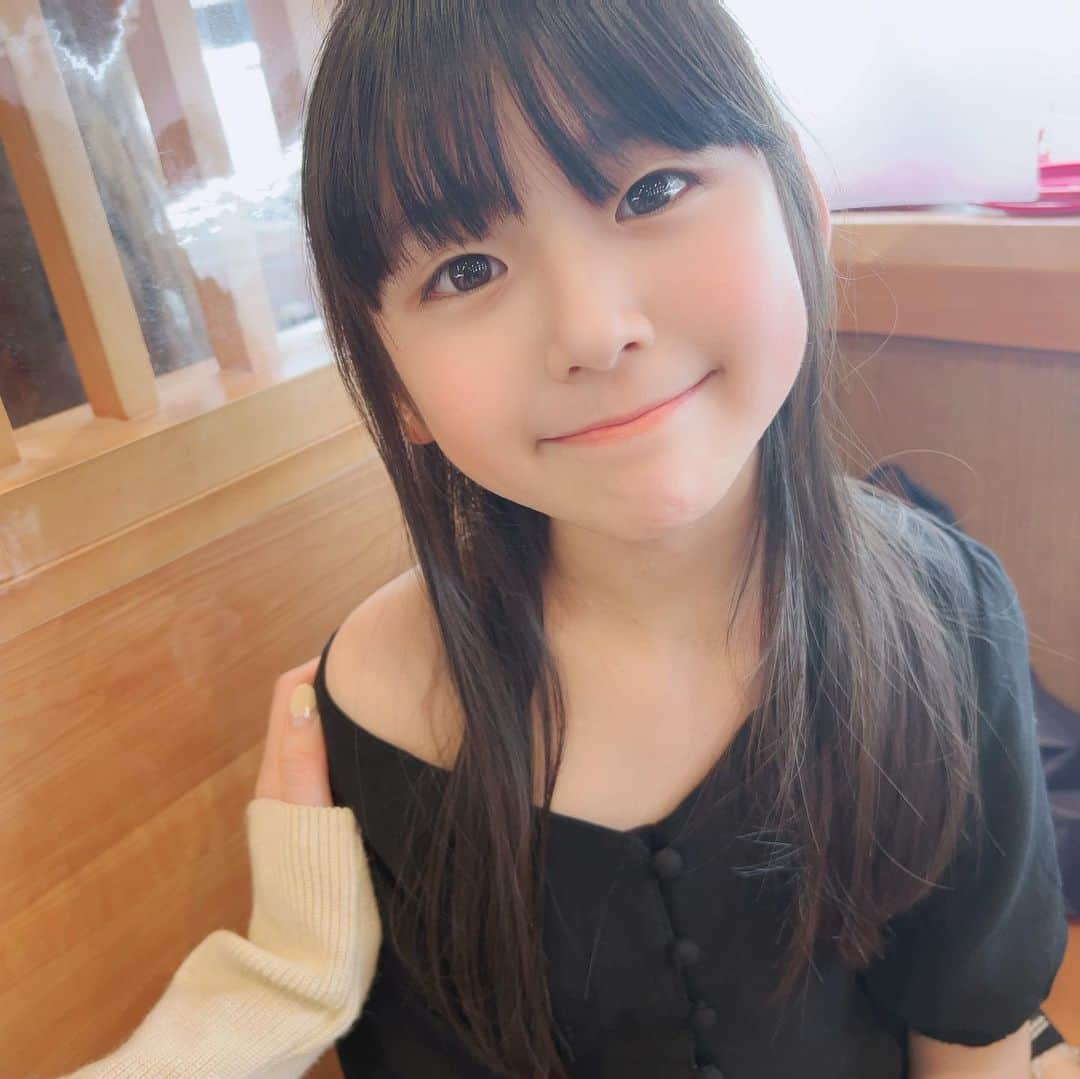 ゆわももチャンネルさんのインスタグラム写真 - (ゆわももチャンネルInstagram)「目が✨キラキラ✨子供の目を見ると…本当に綺麗で 更に、もっと愛しくなるよね🥺  しなこちゃんに会いたい  これが今の一番よく言う言葉です🤣  いつか叶えよう！  #小学生女子 #小学生コーデ  #モデルになりたい女の子 #モデルになりたい #ももわコーデ #目がキラキラ」4月22日 20時22分 - atsumi.y_m